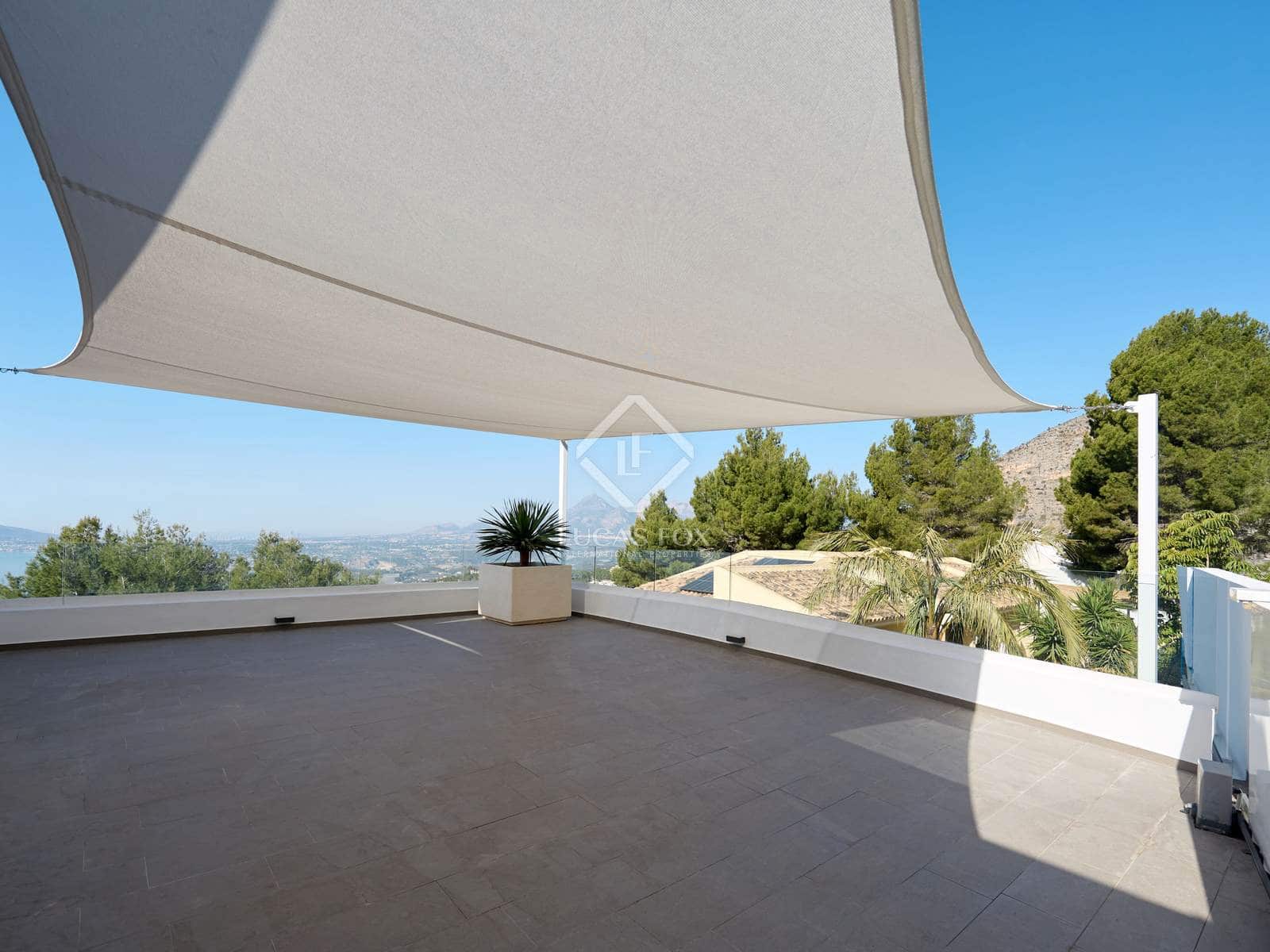 5 bedroom Villa for sale in Altea with pool garage - € 2,180,000 (Ref: 8710798)