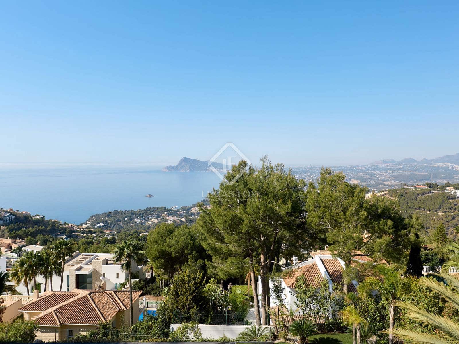 5 bedroom Villa for sale in Altea with pool garage - € 2,180,000 (Ref: 8710798)