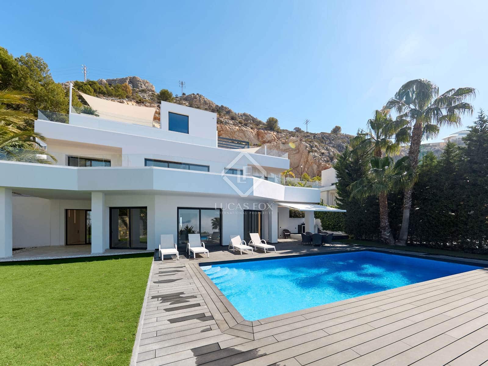 5 bedroom Villa for sale in Altea with pool garage - € 2,180,000 (Ref: 8710798)