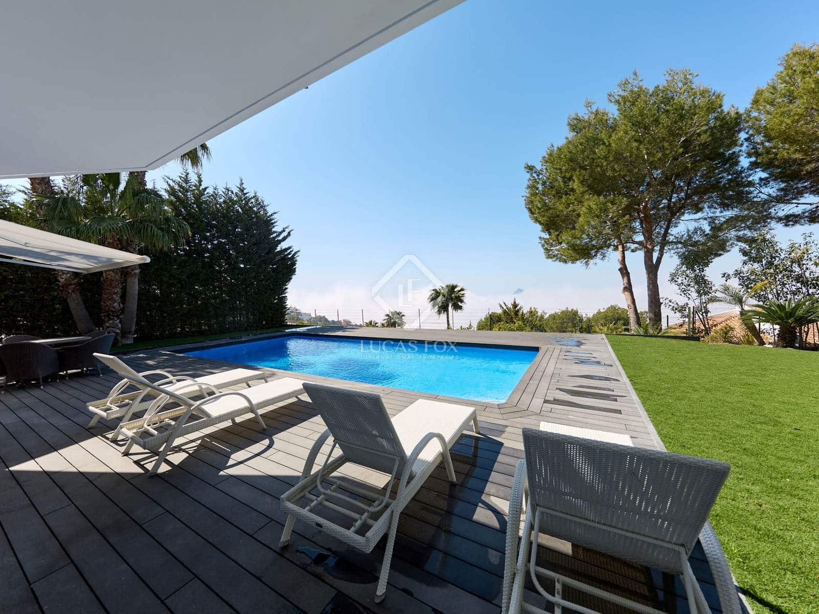 5 bedroom Villa for sale in Altea with pool garage - € 2,180,000 (Ref: 8710798)