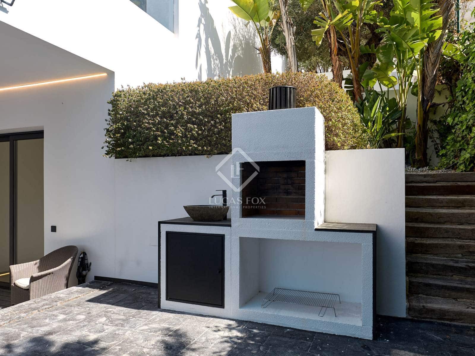 5 bedroom Villa for sale in Altea with pool garage - € 2,180,000 (Ref: 8710798)