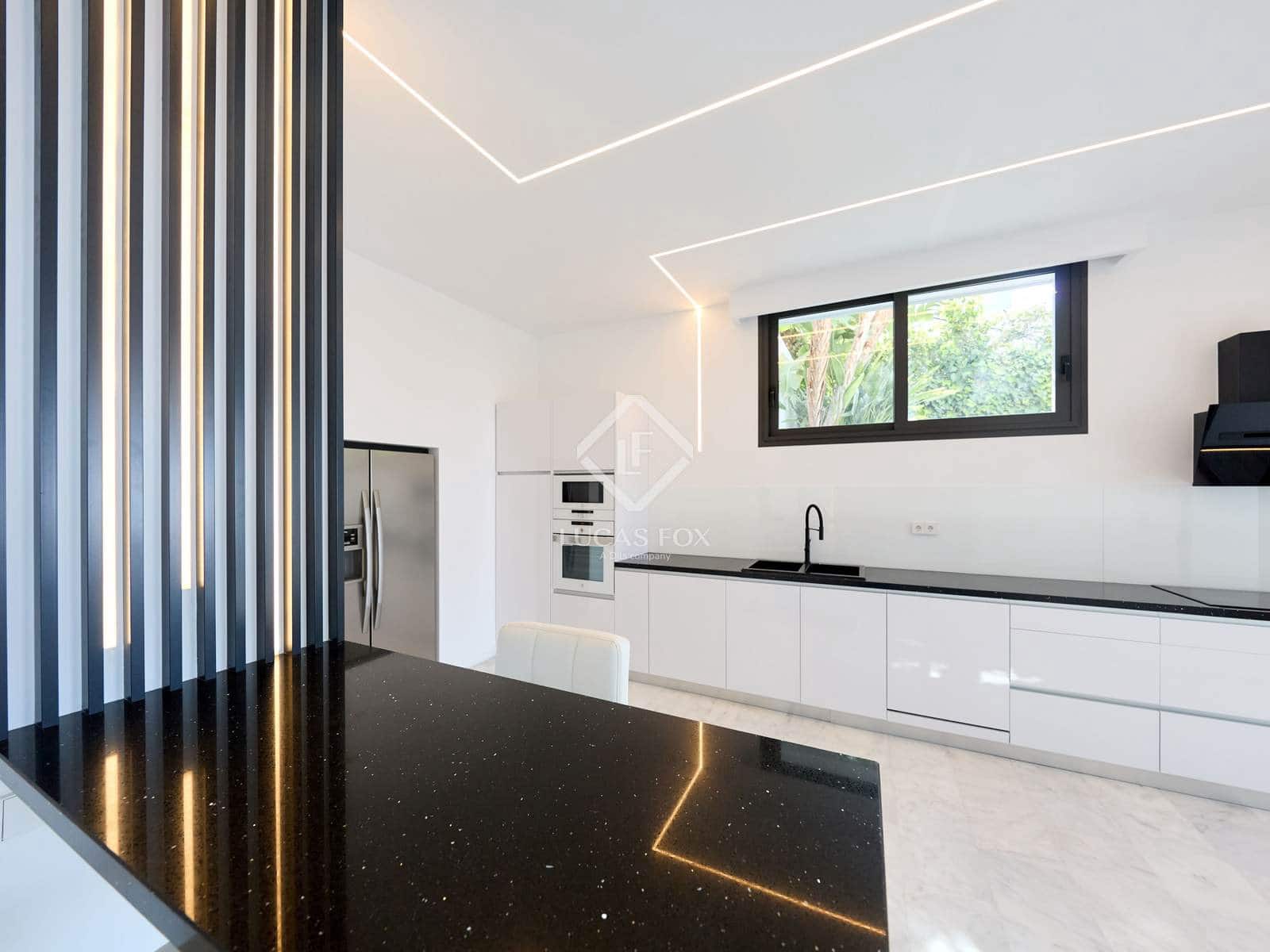 5 bedroom Villa for sale in Altea with pool garage - € 2,180,000 (Ref: 8710798)