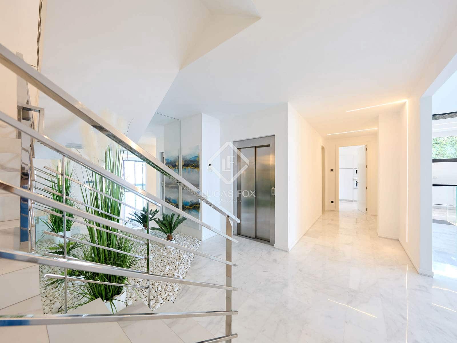 5 bedroom Villa for sale in Altea with pool garage - € 2,180,000 (Ref: 8710798)