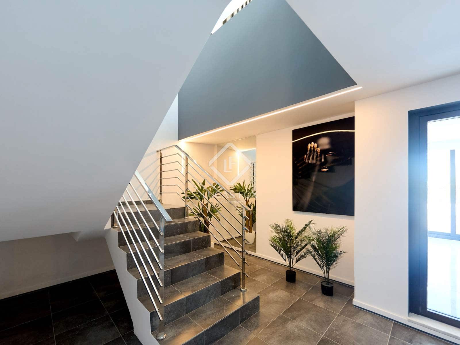 5 bedroom Villa for sale in Altea with pool garage - € 2,180,000 (Ref: 8710798)