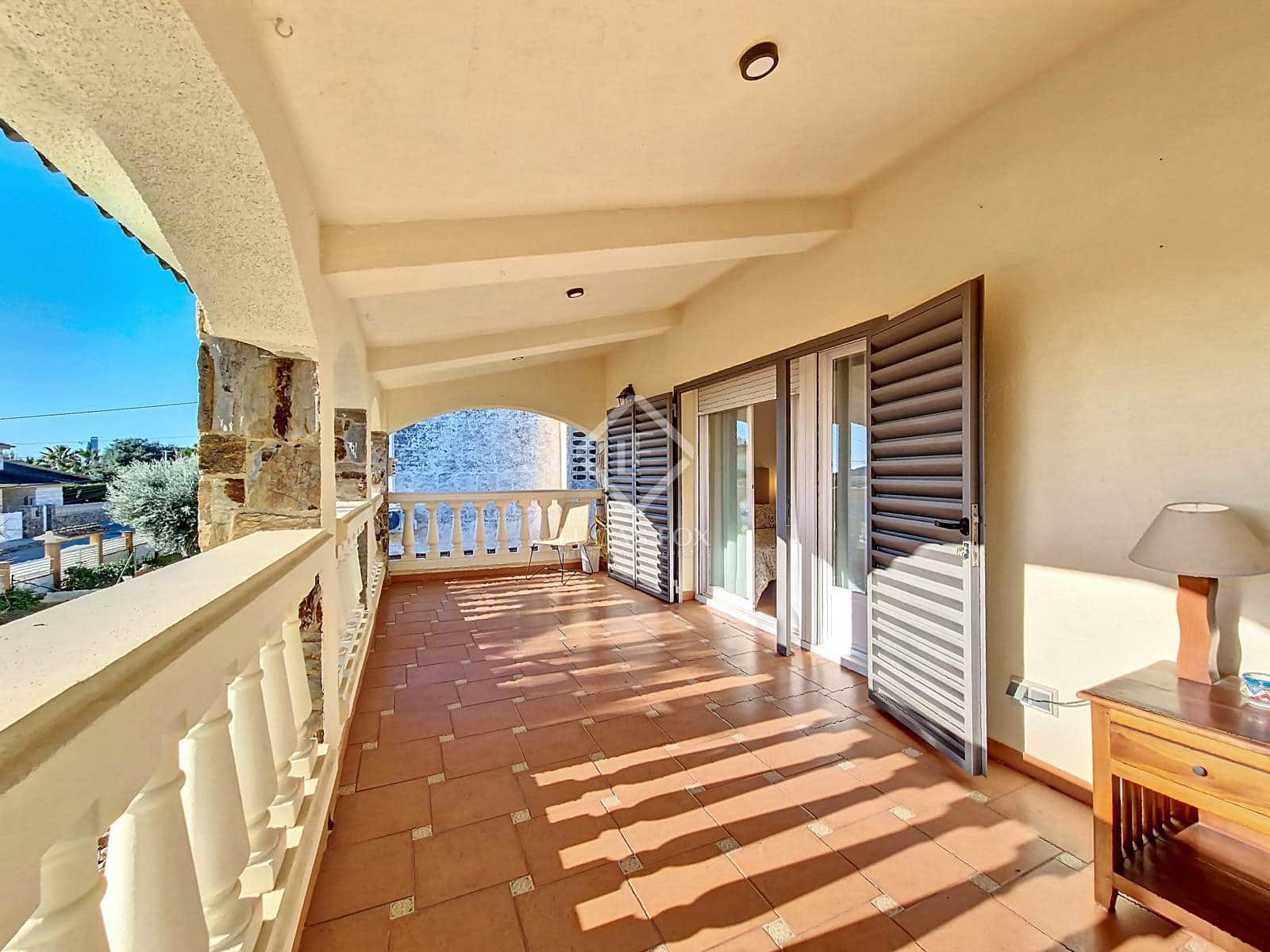 5 soverom Villa til salgs i Calafell med svømmebasseng garasje - € 695 000 (Ref: 8714371)