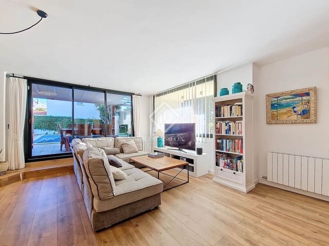 5 Zimmer Villa zu verkaufen in Calafell mit Pool Garage - 695.000 € (Ref: 8714371)