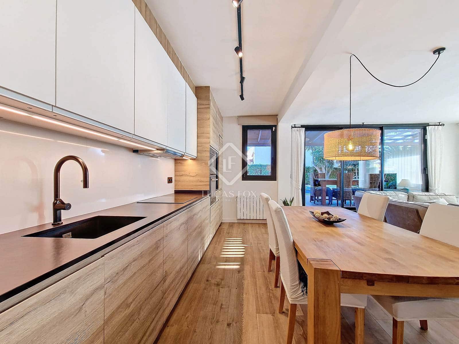 5 soverom Villa til salgs i Calafell med svømmebasseng garasje - € 695 000 (Ref: 8714371)