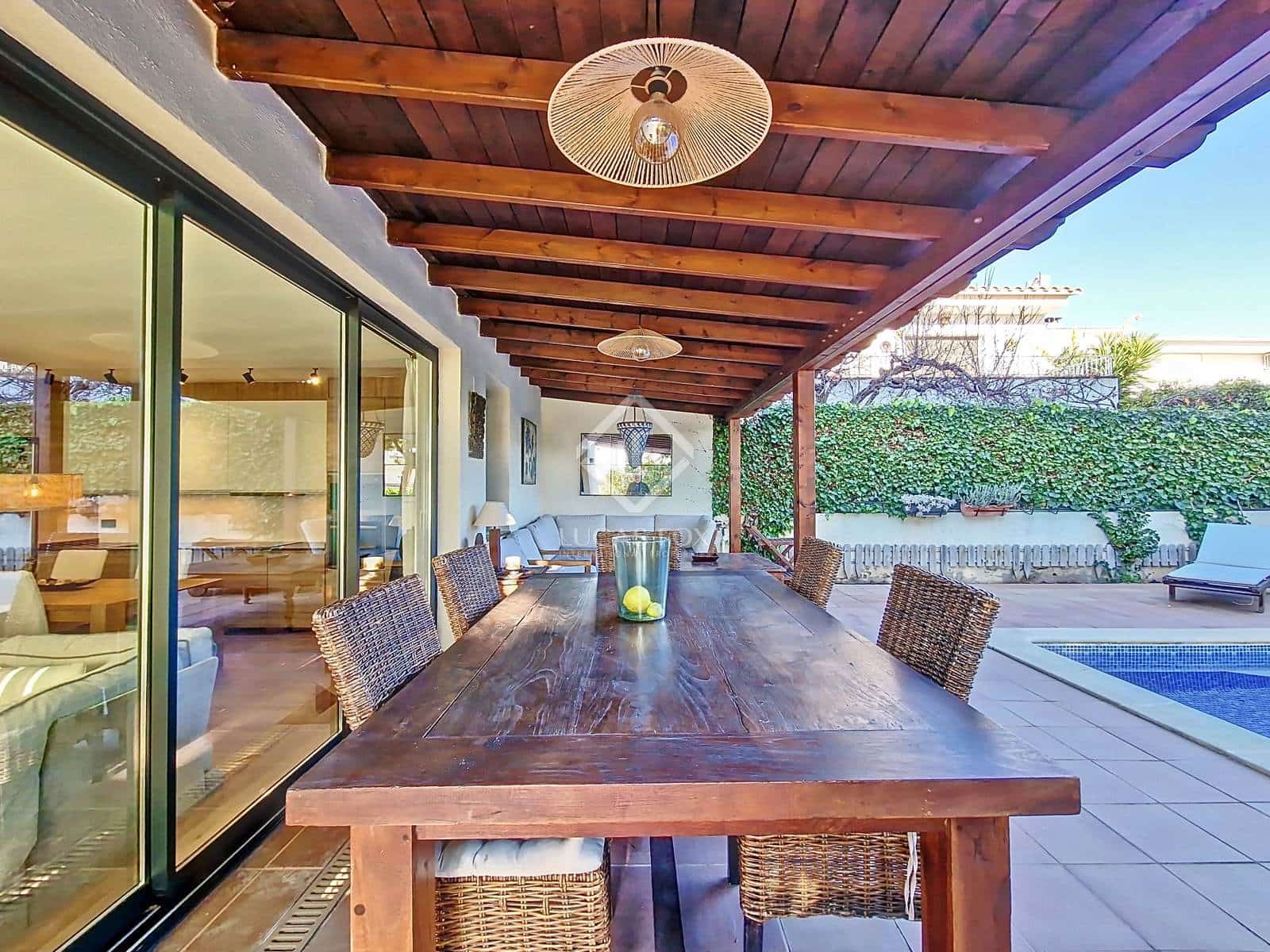 5 soverom Villa til salgs i Calafell med svømmebasseng garasje - € 695 000 (Ref: 8714371)