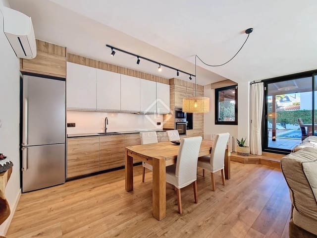 5 Zimmer Villa zu verkaufen in Calafell mit Pool Garage - 695.000 € (Ref: 8714371)