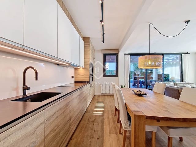 5 Zimmer Villa zu verkaufen in Calafell mit Pool Garage - 695.000 € (Ref: 8714371)