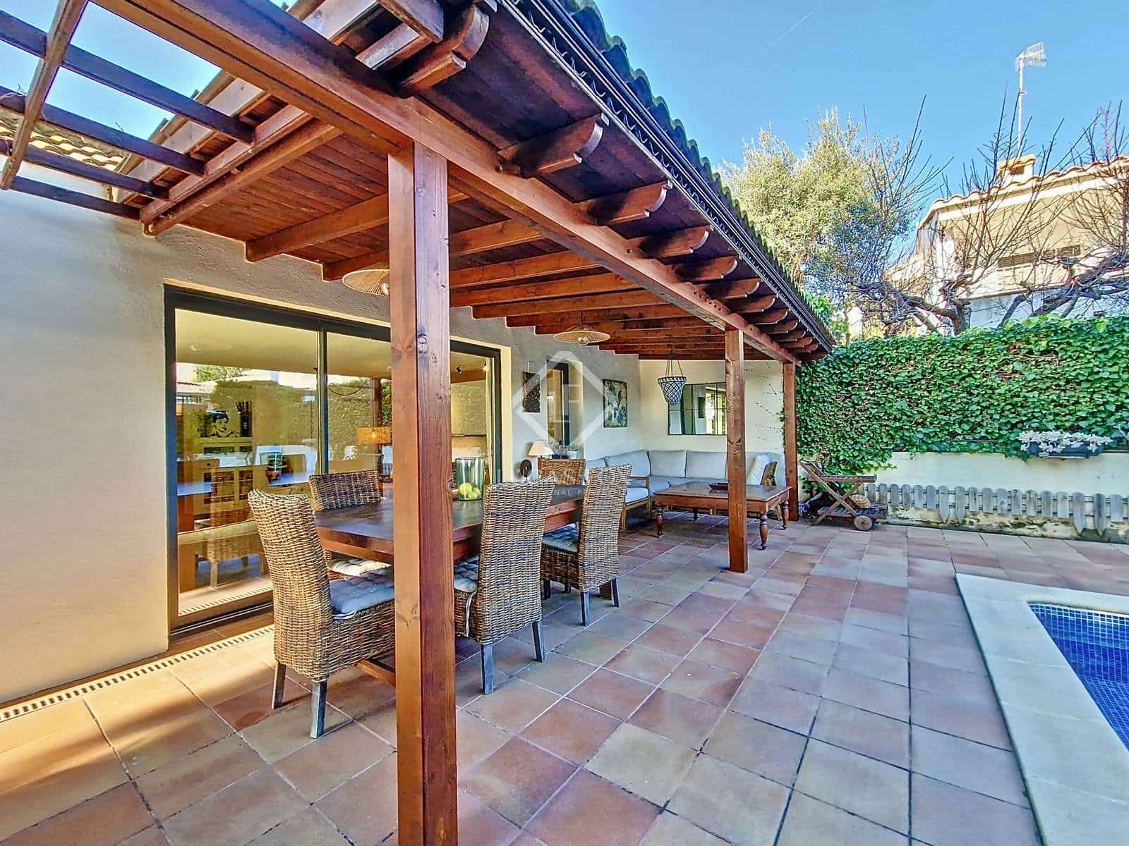 5 soverom Villa til salgs i Calafell med svømmebasseng garasje - € 695 000 (Ref: 8714371)