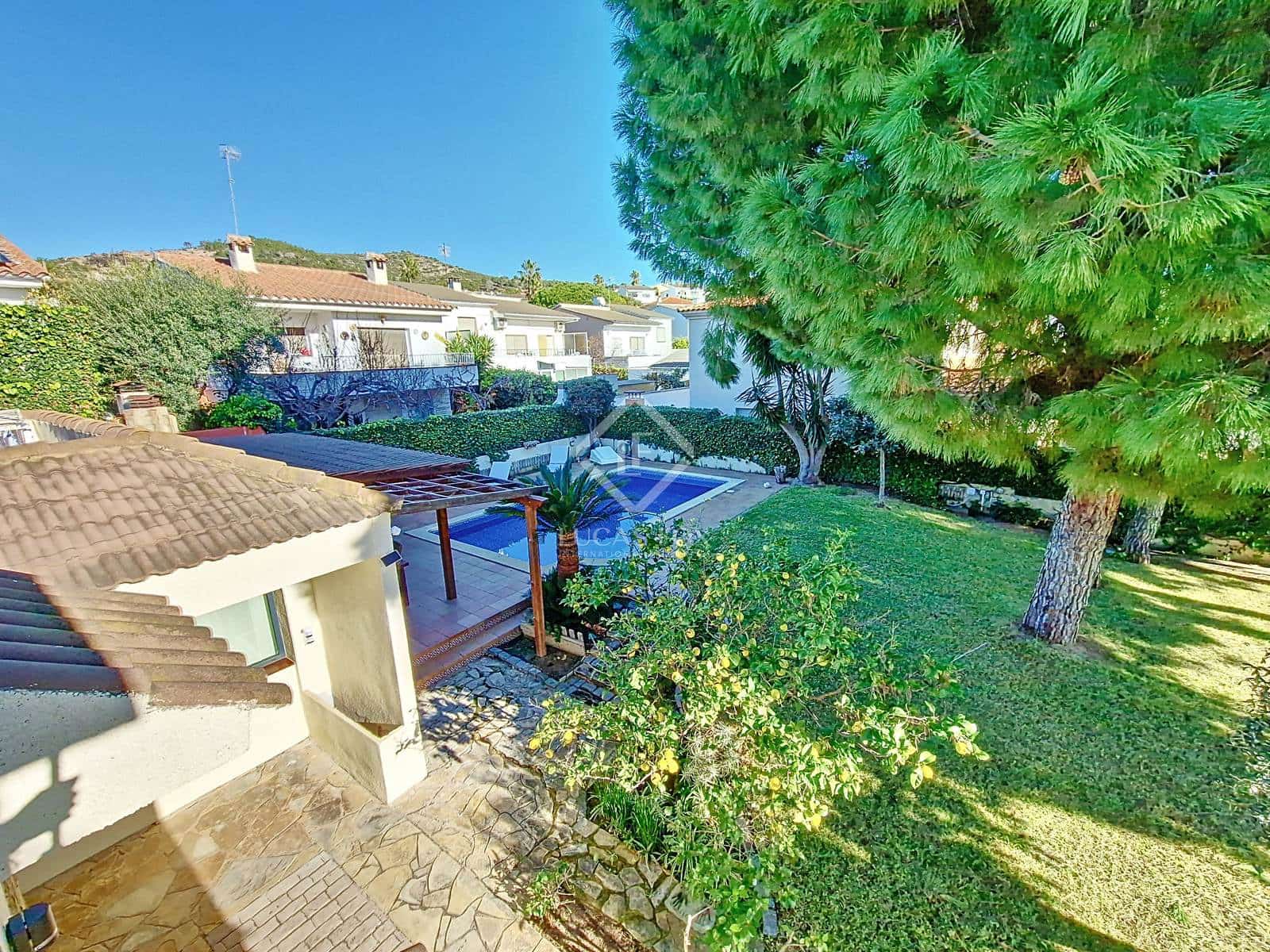 5 soverom Villa til salgs i Calafell med svømmebasseng garasje - € 695 000 (Ref: 8714371)