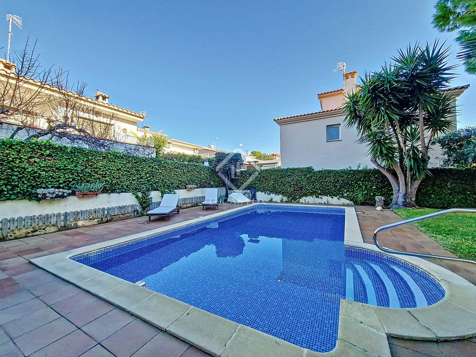 5 soverom Villa til salgs i Calafell med svømmebasseng garasje - € 695 000 (Ref: 8714371)