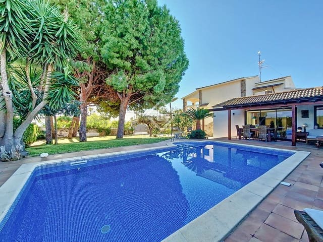 5 Zimmer Villa zu verkaufen in Calafell mit Pool Garage - 695.000 € (Ref: 8714371)
