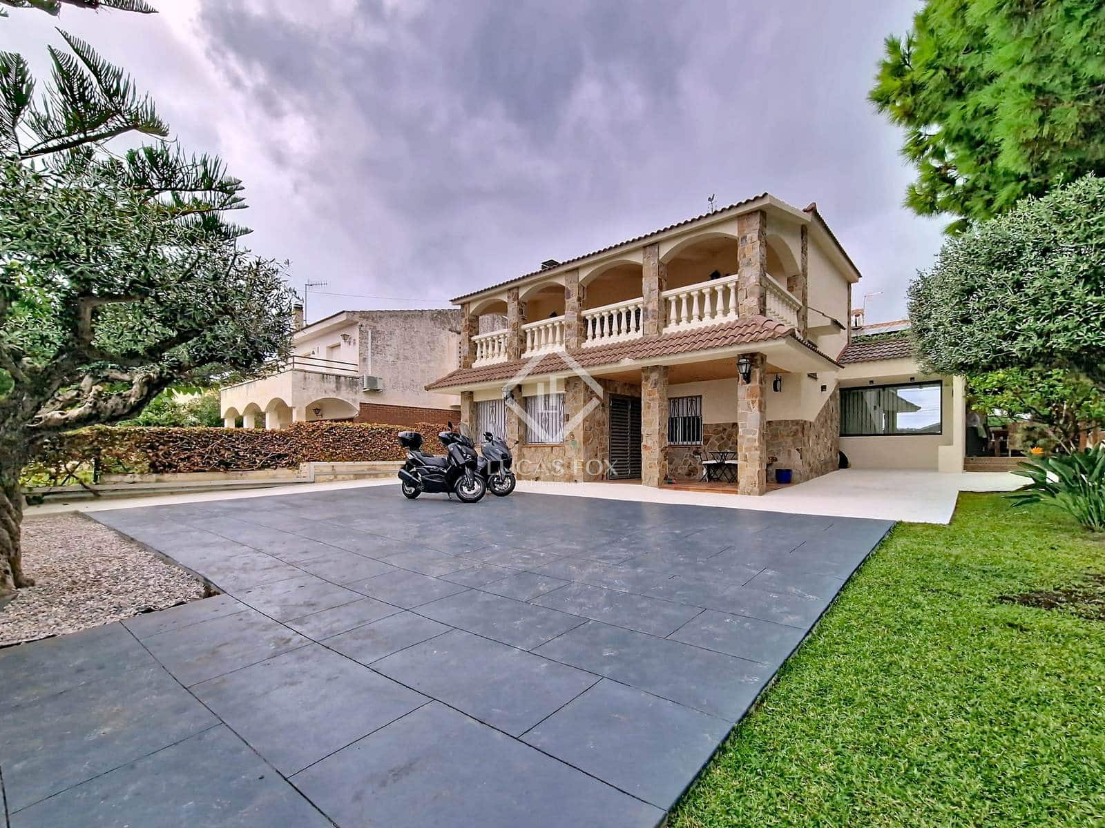 5 soverom Villa til salgs i Calafell med svømmebasseng garasje - € 695 000 (Ref: 8714371)