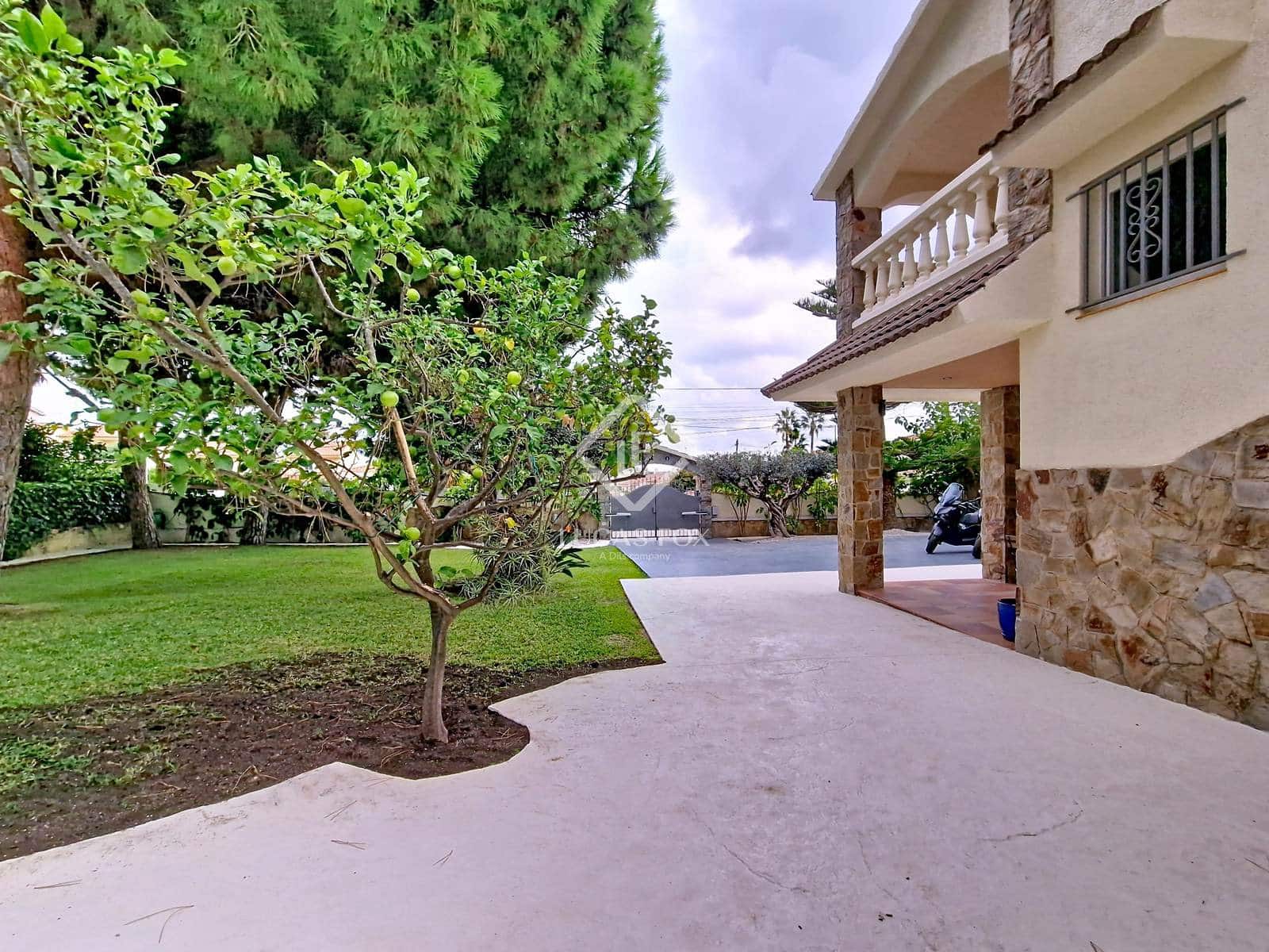 5 soverom Villa til salgs i Calafell med svømmebasseng garasje - € 695 000 (Ref: 8714371)