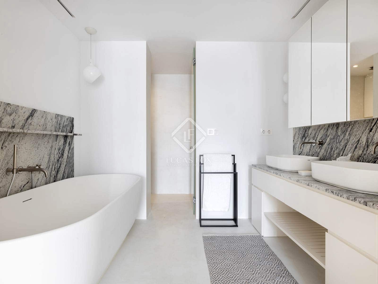 3 bedroom Apartment for rent in Barcelona city - € 4,000 (Ref: 8723063)