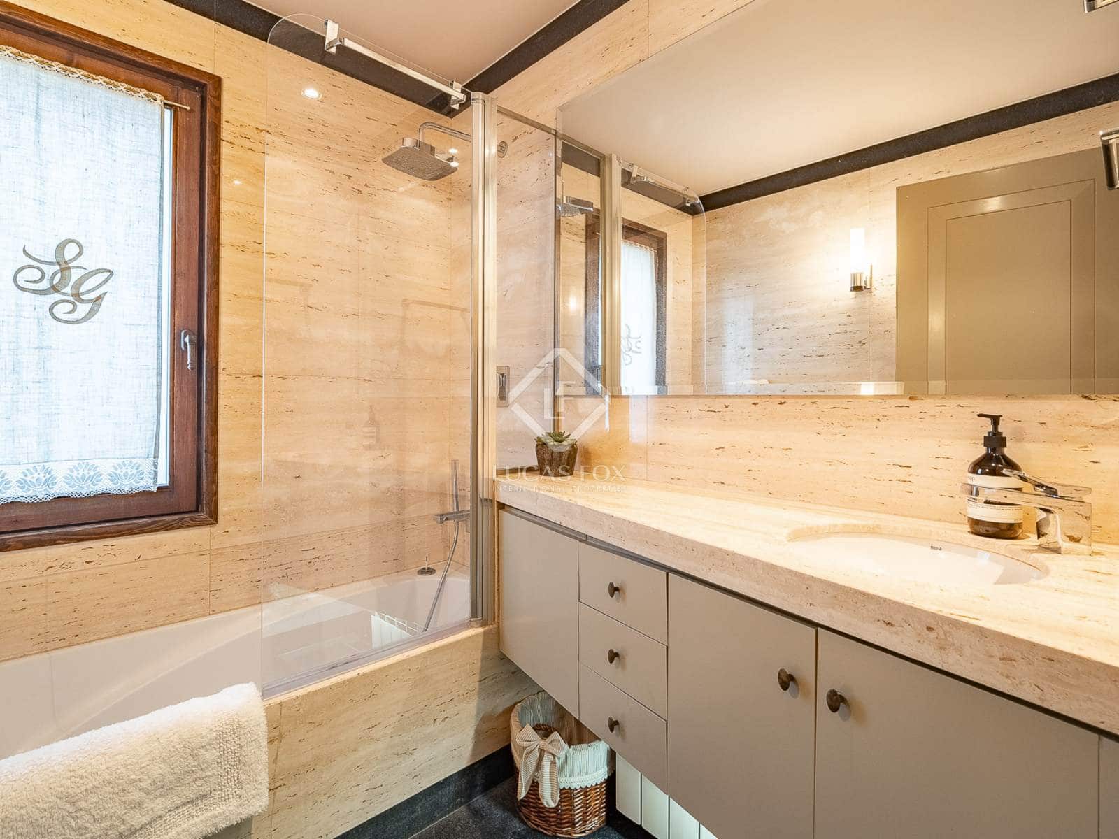 6 soveværelse Villa til salg i Alp med garage - € 860.000 (Ref: 8723410)