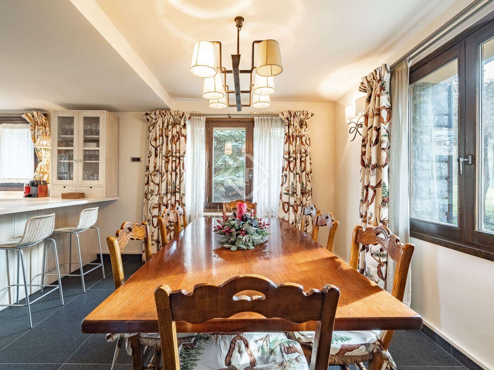 6 soveværelse Villa til salg i Alp med garage - € 860.000 (Ref: 8723410)