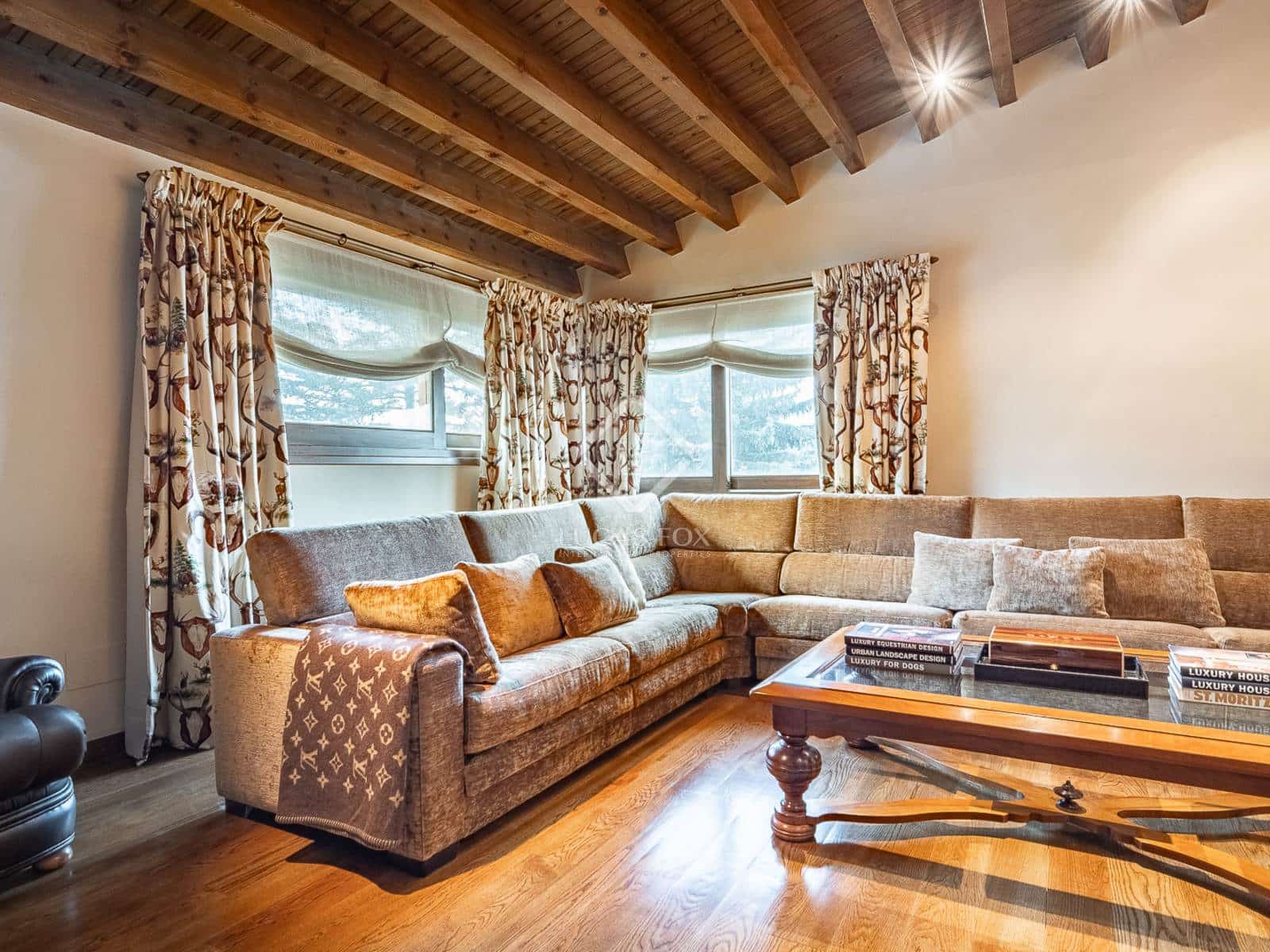 6 soveværelse Villa til salg i Alp med garage - € 860.000 (Ref: 8723410)