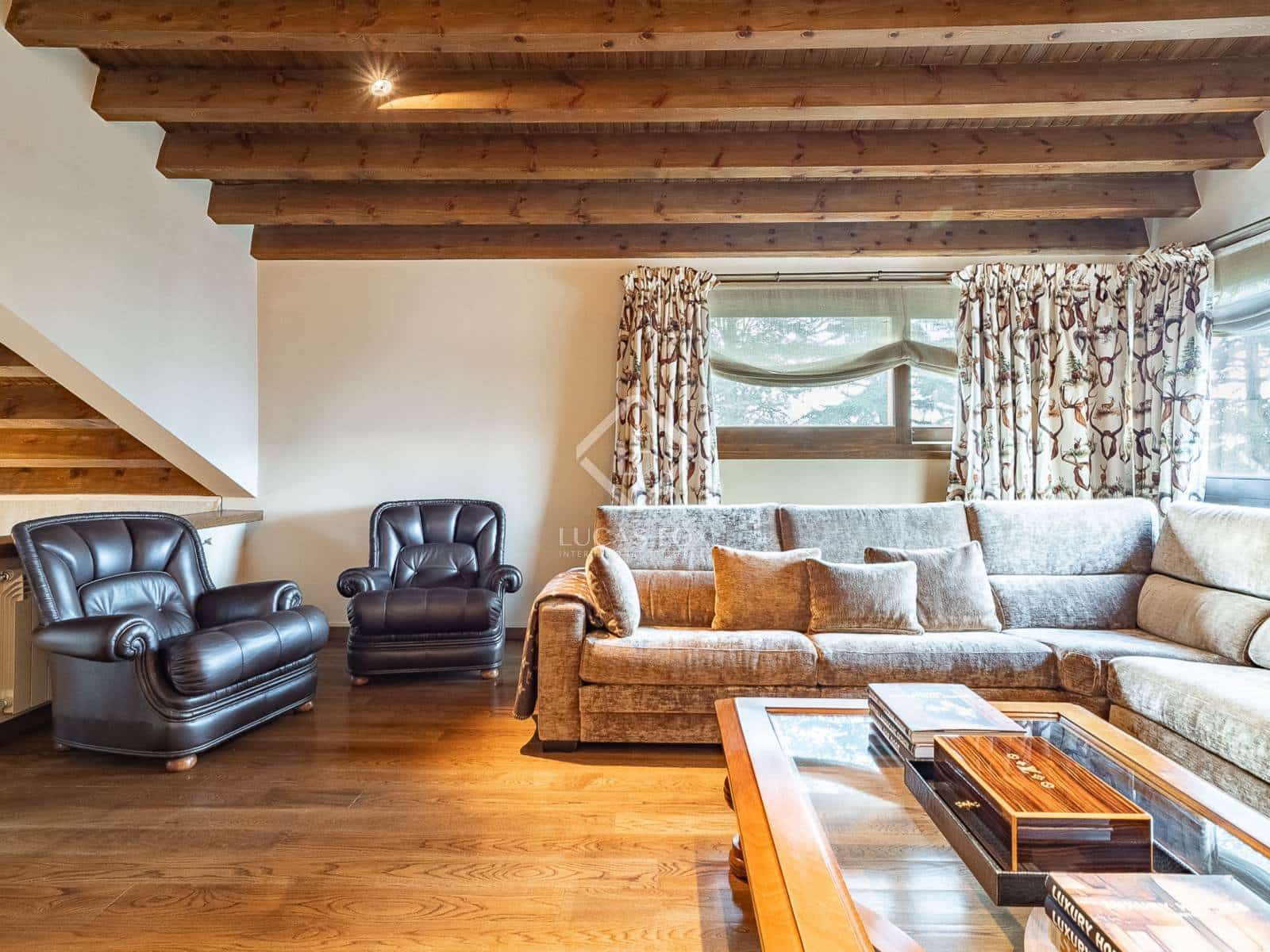 6 soveværelse Villa til salg i Alp med garage - € 860.000 (Ref: 8723410)