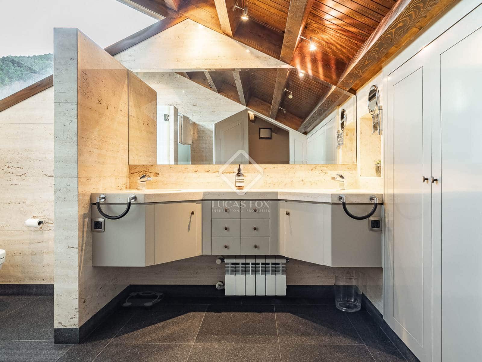 6 soveværelse Villa til salg i Alp med garage - € 860.000 (Ref: 8723410)