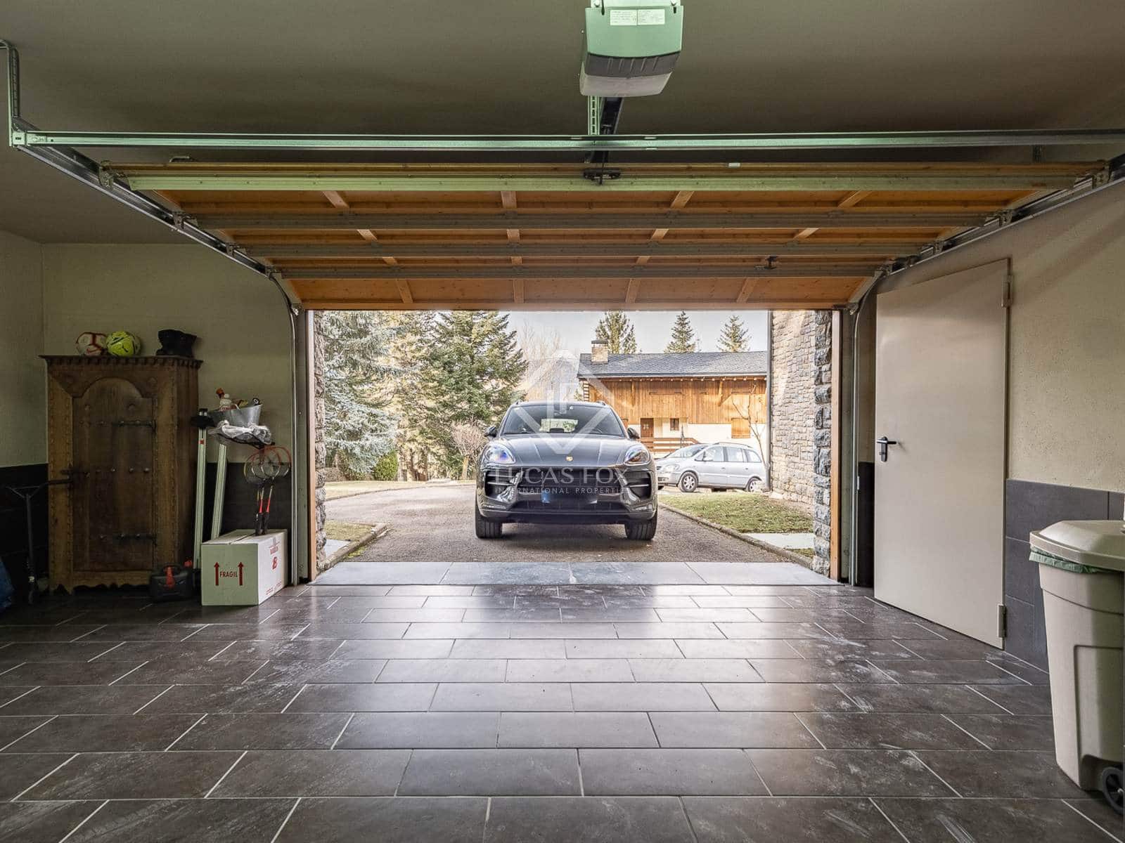 6 soveværelse Villa til salg i Alp med garage - € 860.000 (Ref: 8723410)