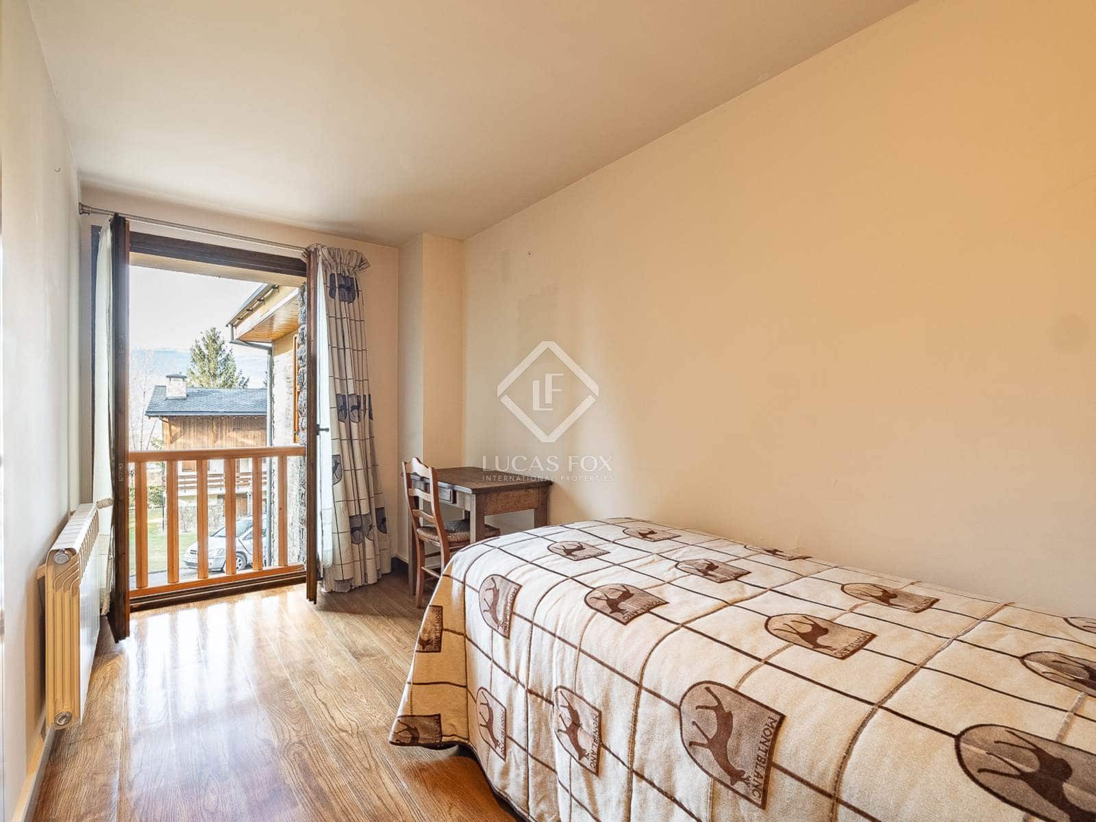 6 soveværelse Villa til salg i Alp med garage - € 860.000 (Ref: 8723410)