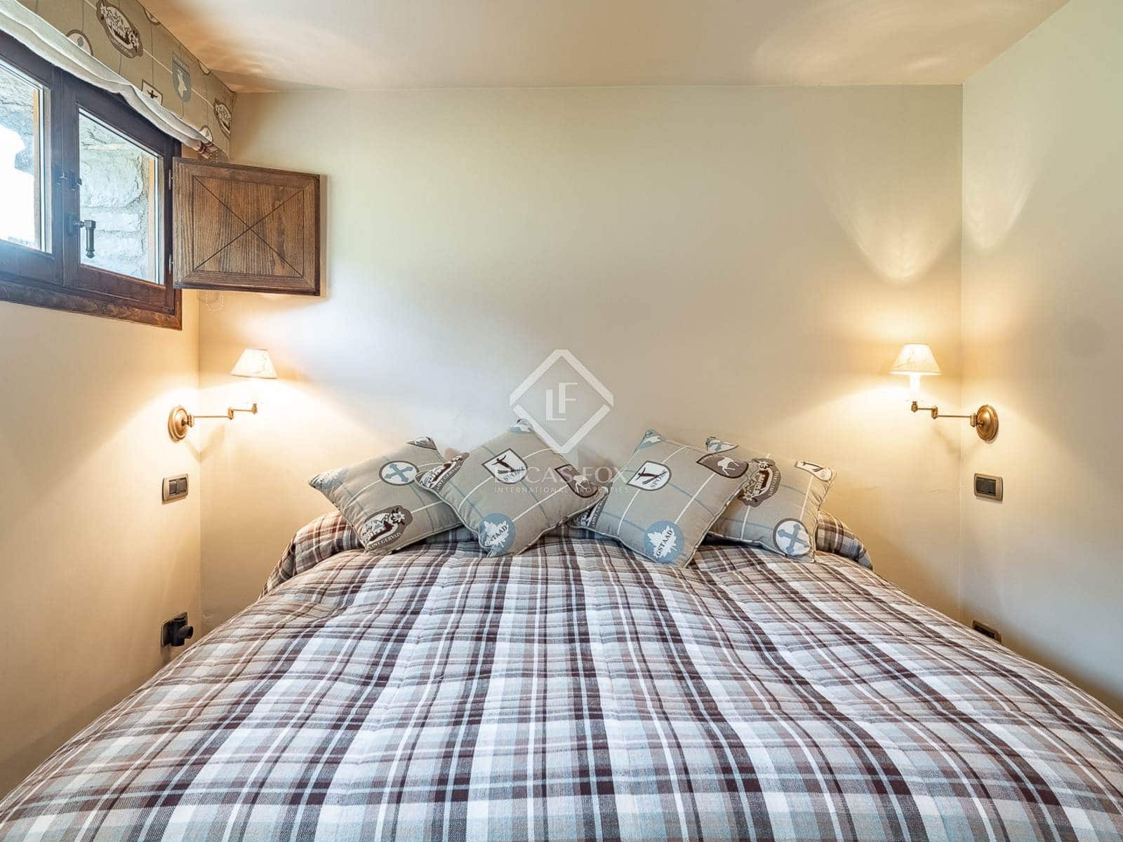 6 soveværelse Villa til salg i Alp med garage - € 860.000 (Ref: 8723410)