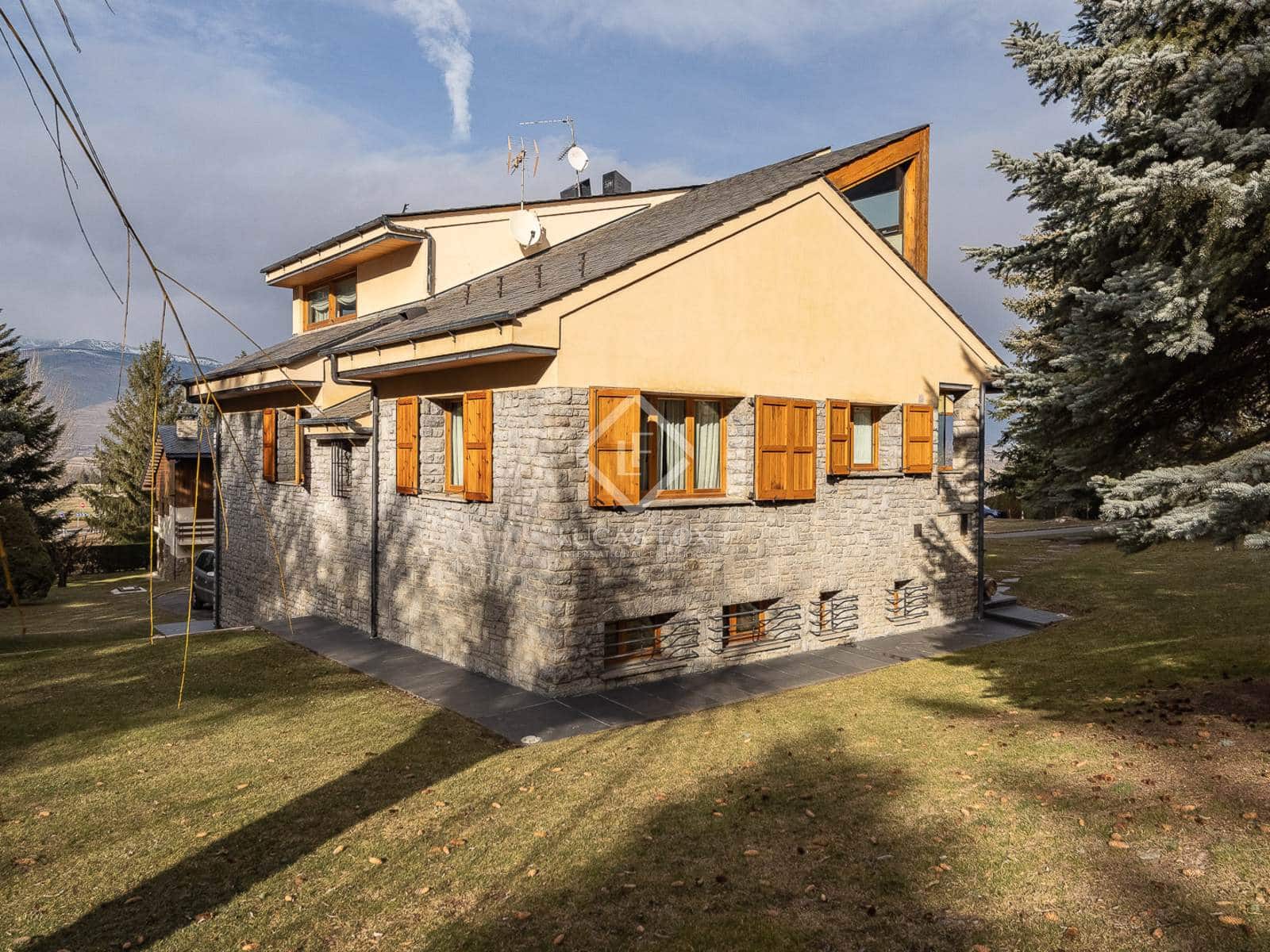 6 soveværelse Villa til salg i Alp med garage - € 860.000 (Ref: 8723410)
