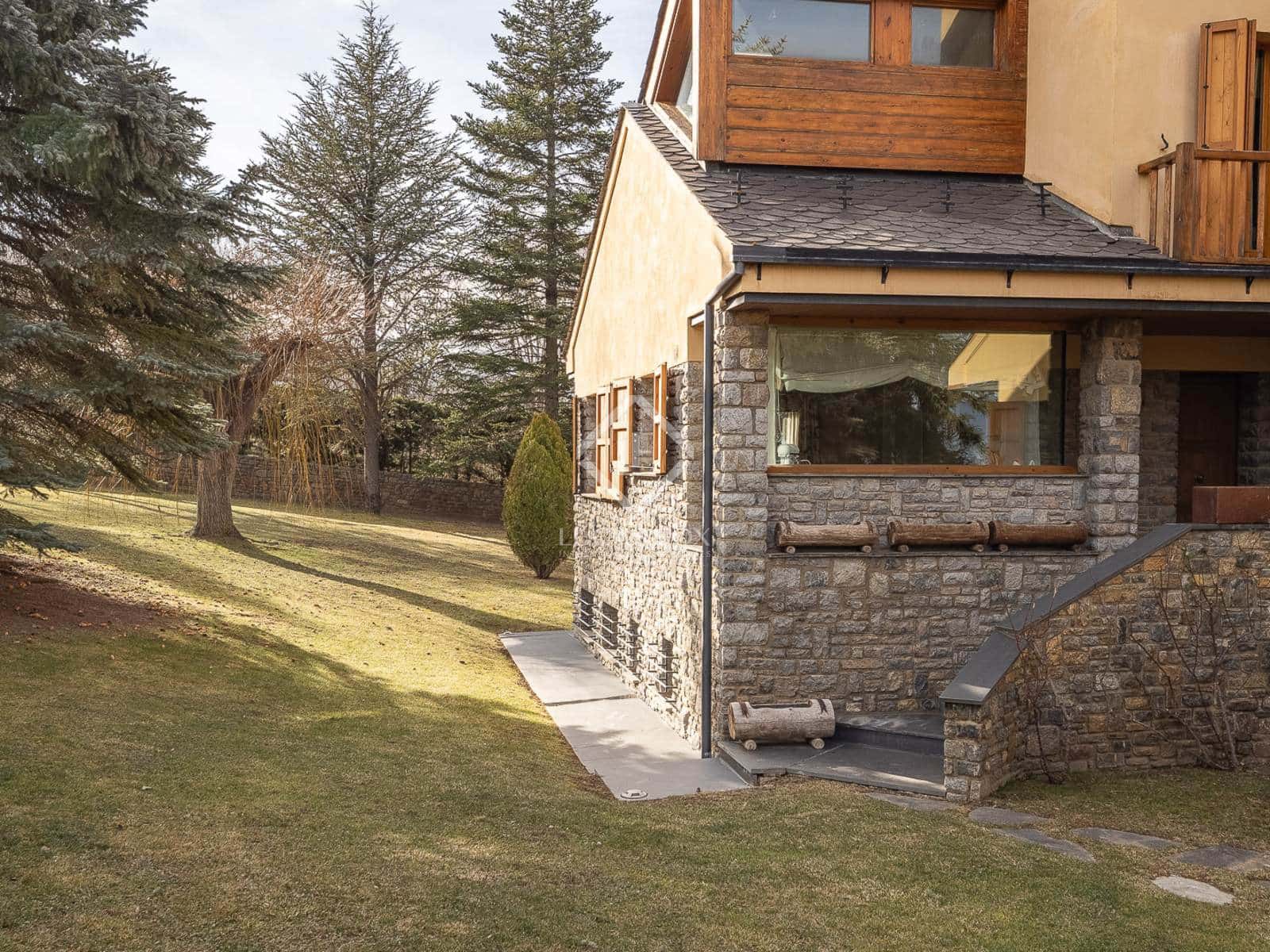 6 soveværelse Villa til salg i Alp med garage - € 860.000 (Ref: 8723410)