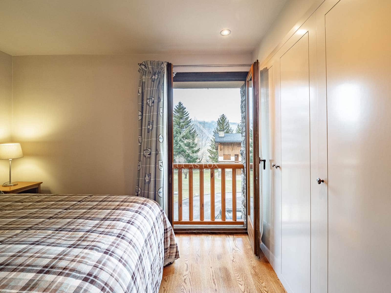 6 soveværelse Villa til salg i Alp med garage - € 860.000 (Ref: 8723410)