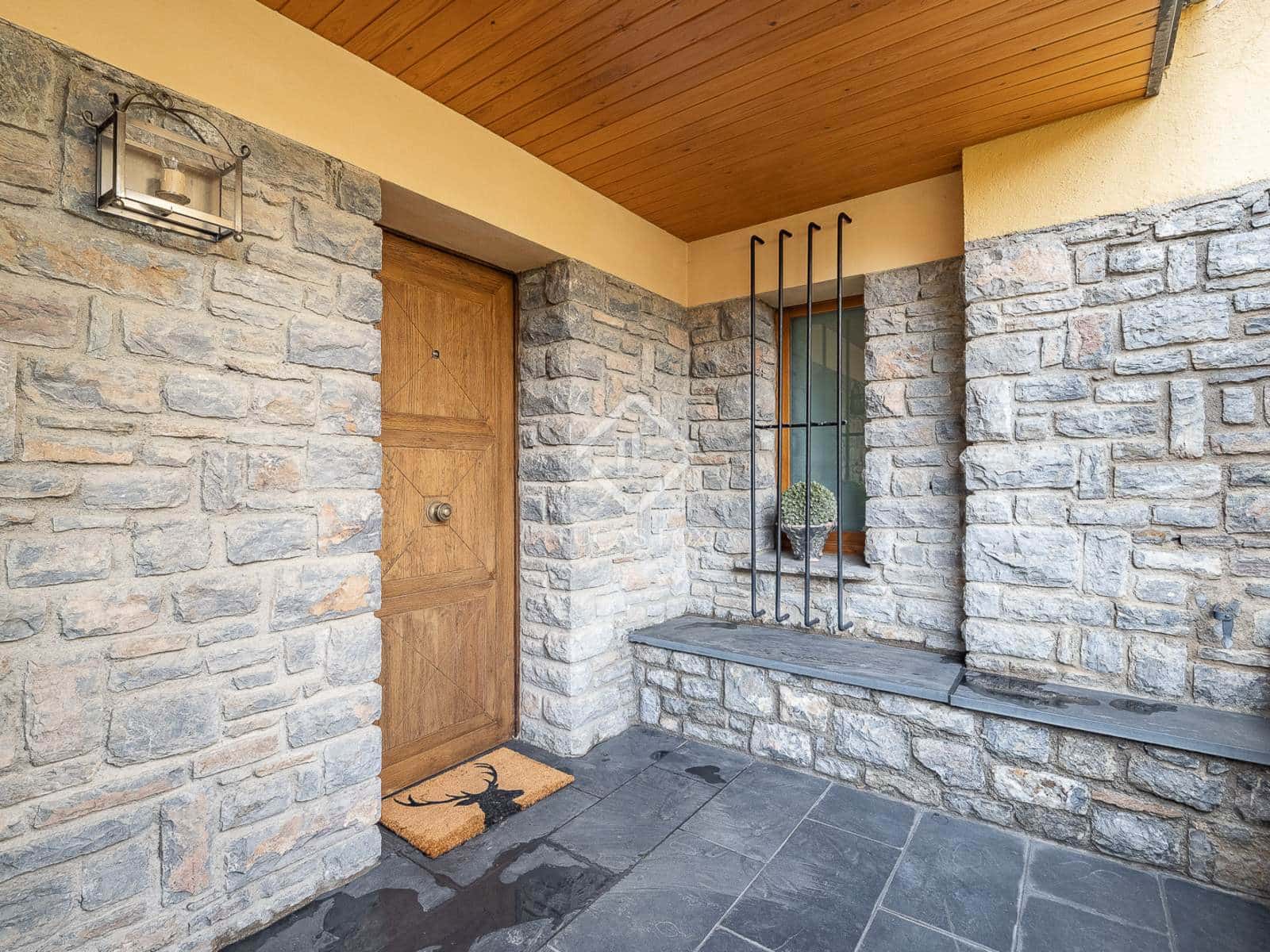 6 soveværelse Villa til salg i Alp med garage - € 860.000 (Ref: 8723410)