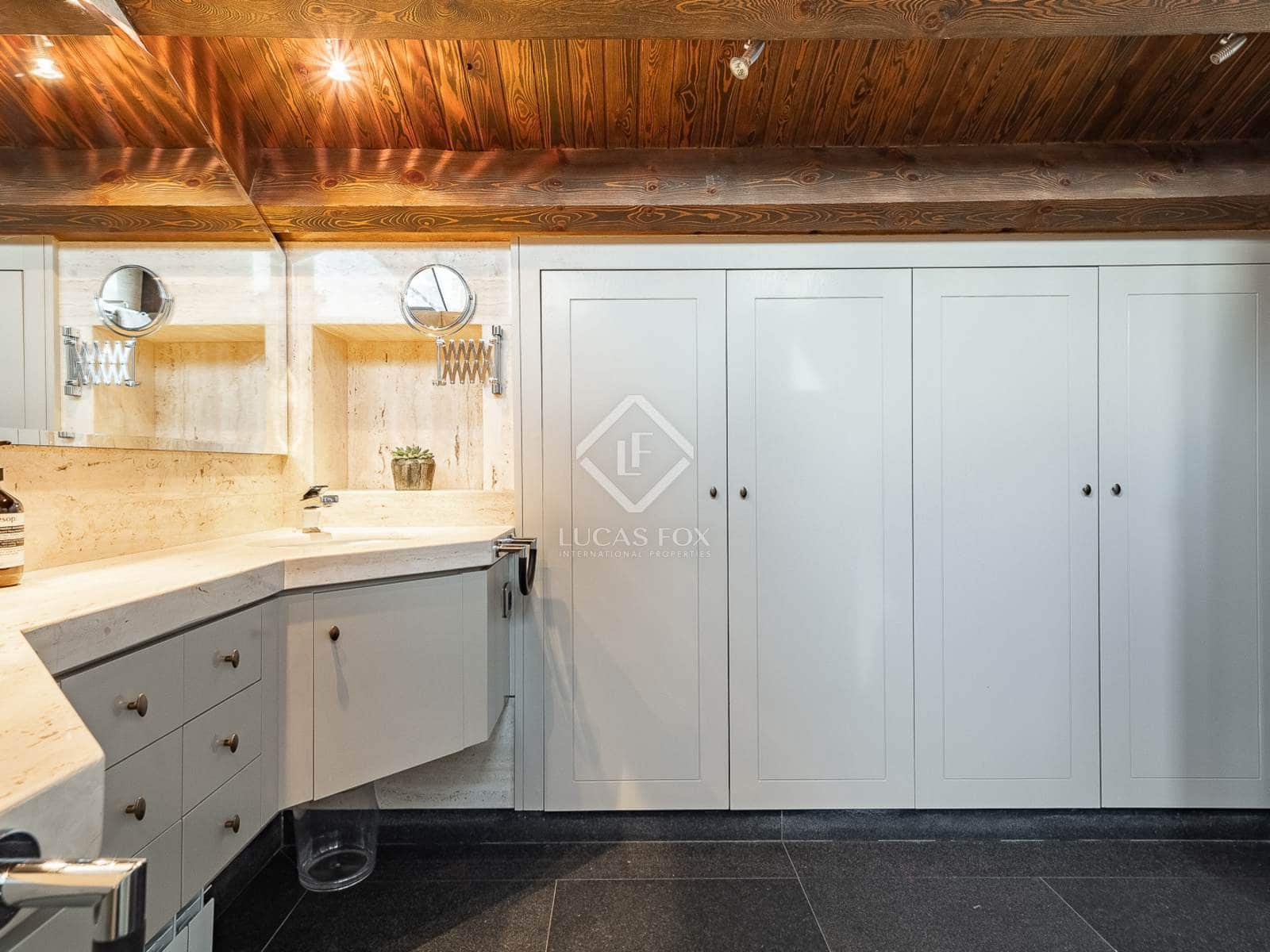 6 soveværelse Villa til salg i Alp med garage - € 860.000 (Ref: 8723410)