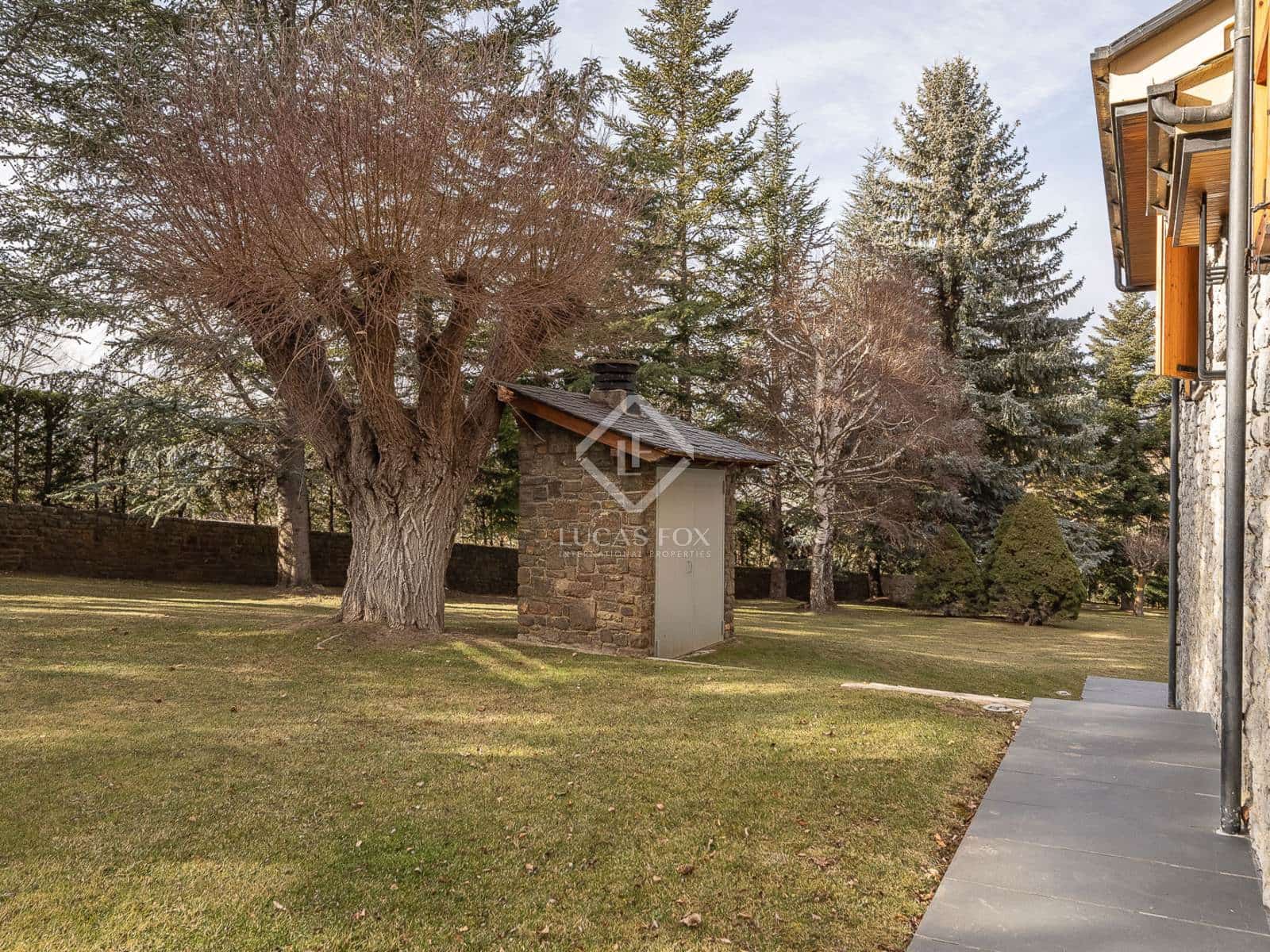 6 soveværelse Villa til salg i Alp med garage - € 860.000 (Ref: 8723410)