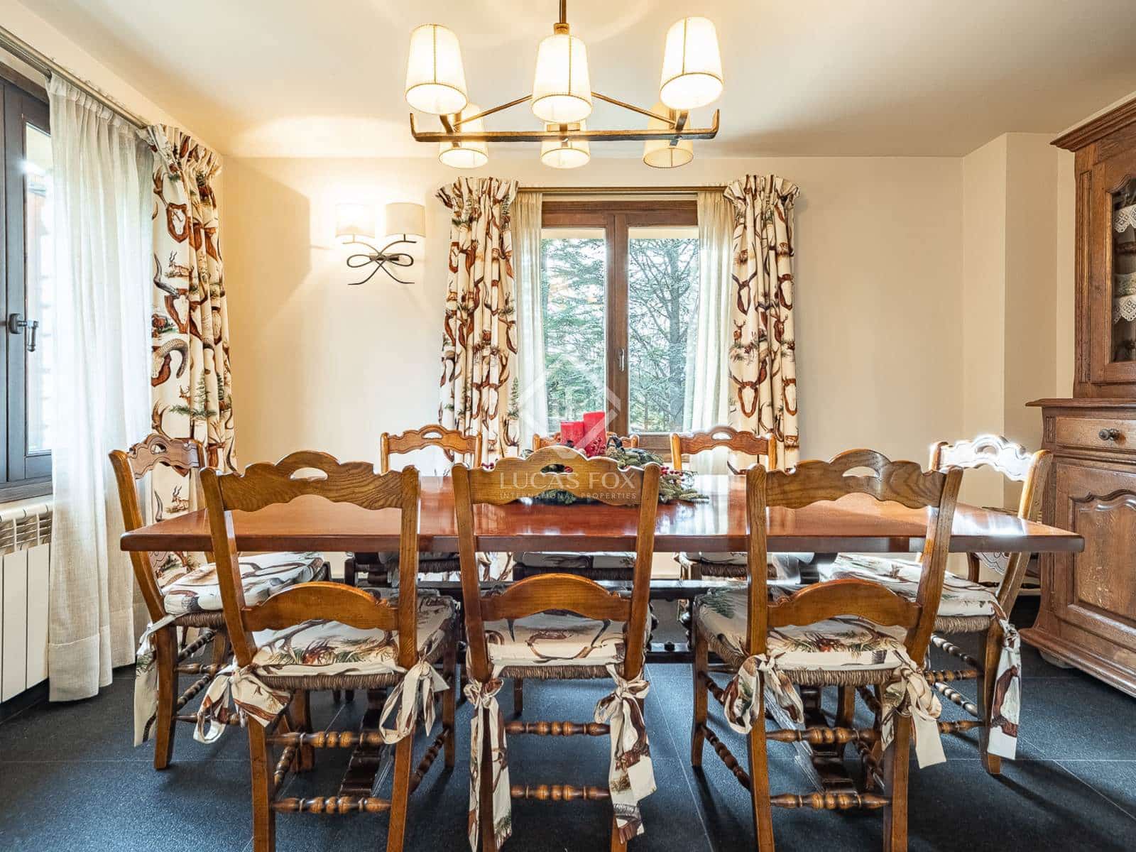 6 soveværelse Villa til salg i Alp med garage - € 860.000 (Ref: 8723410)