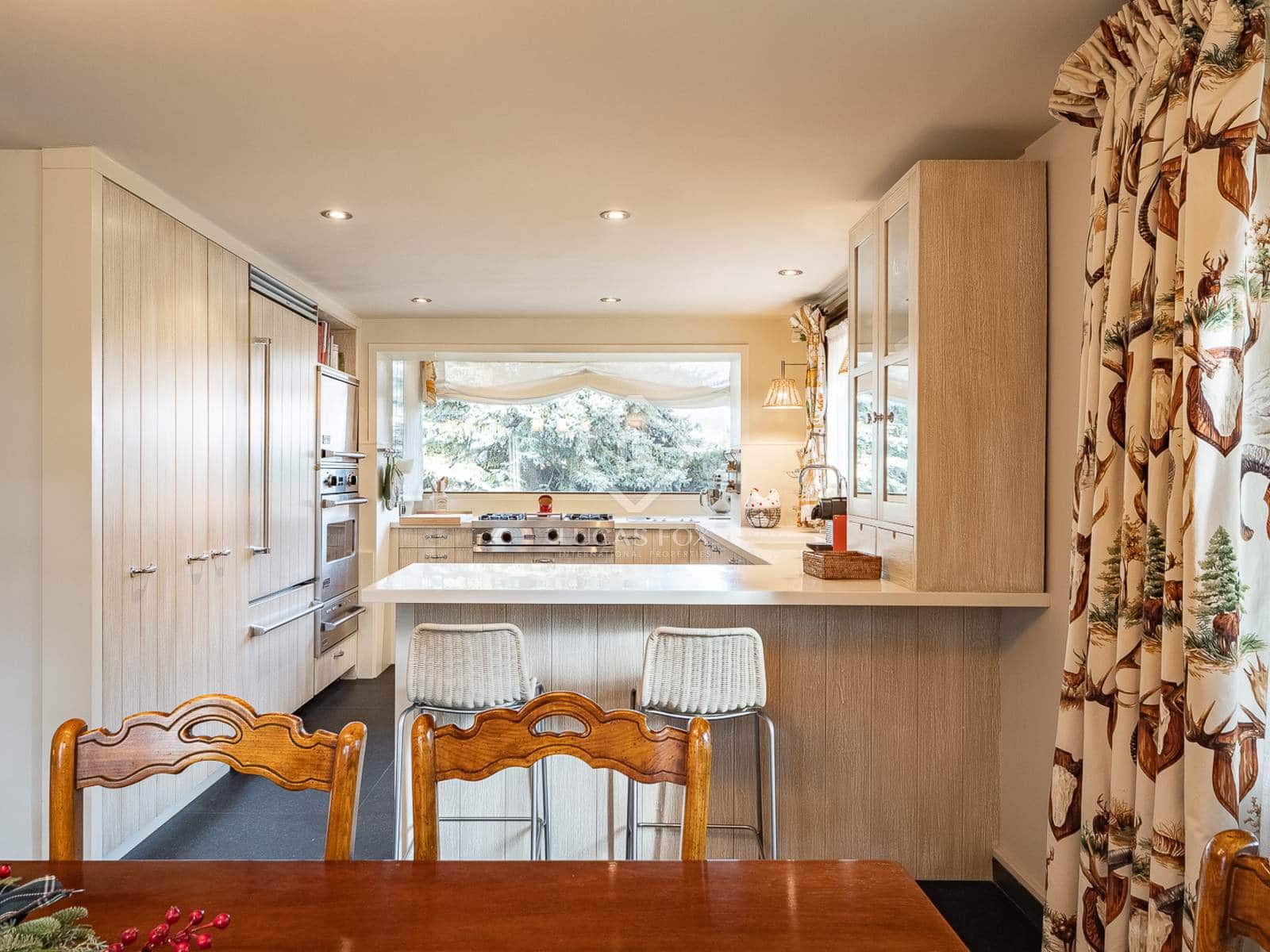 6 soveværelse Villa til salg i Alp med garage - € 860.000 (Ref: 8723410)