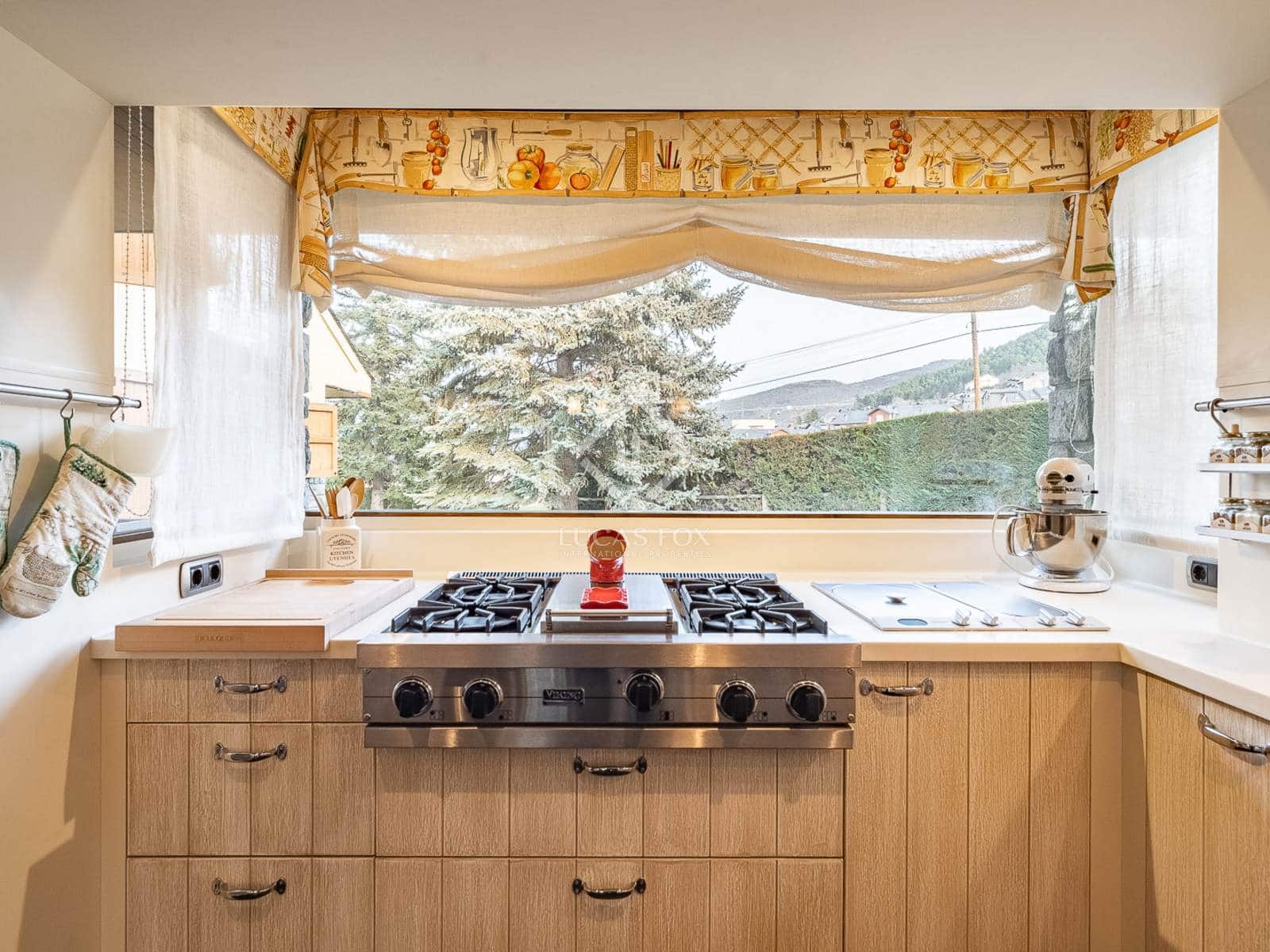 6 soveværelse Villa til salg i Alp med garage - € 860.000 (Ref: 8723410)