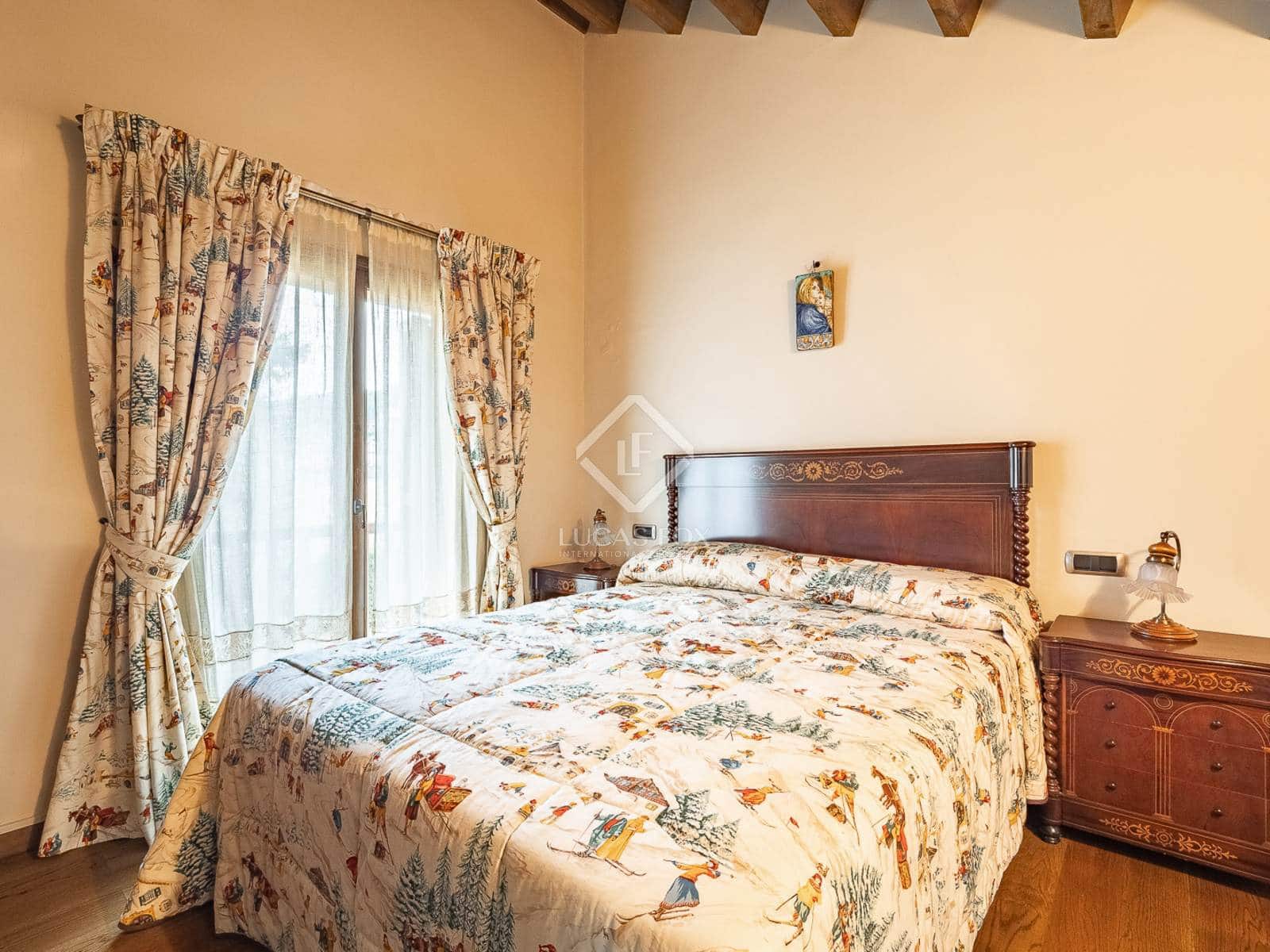 6 soveværelse Villa til salg i Alp med garage - € 860.000 (Ref: 8723410)