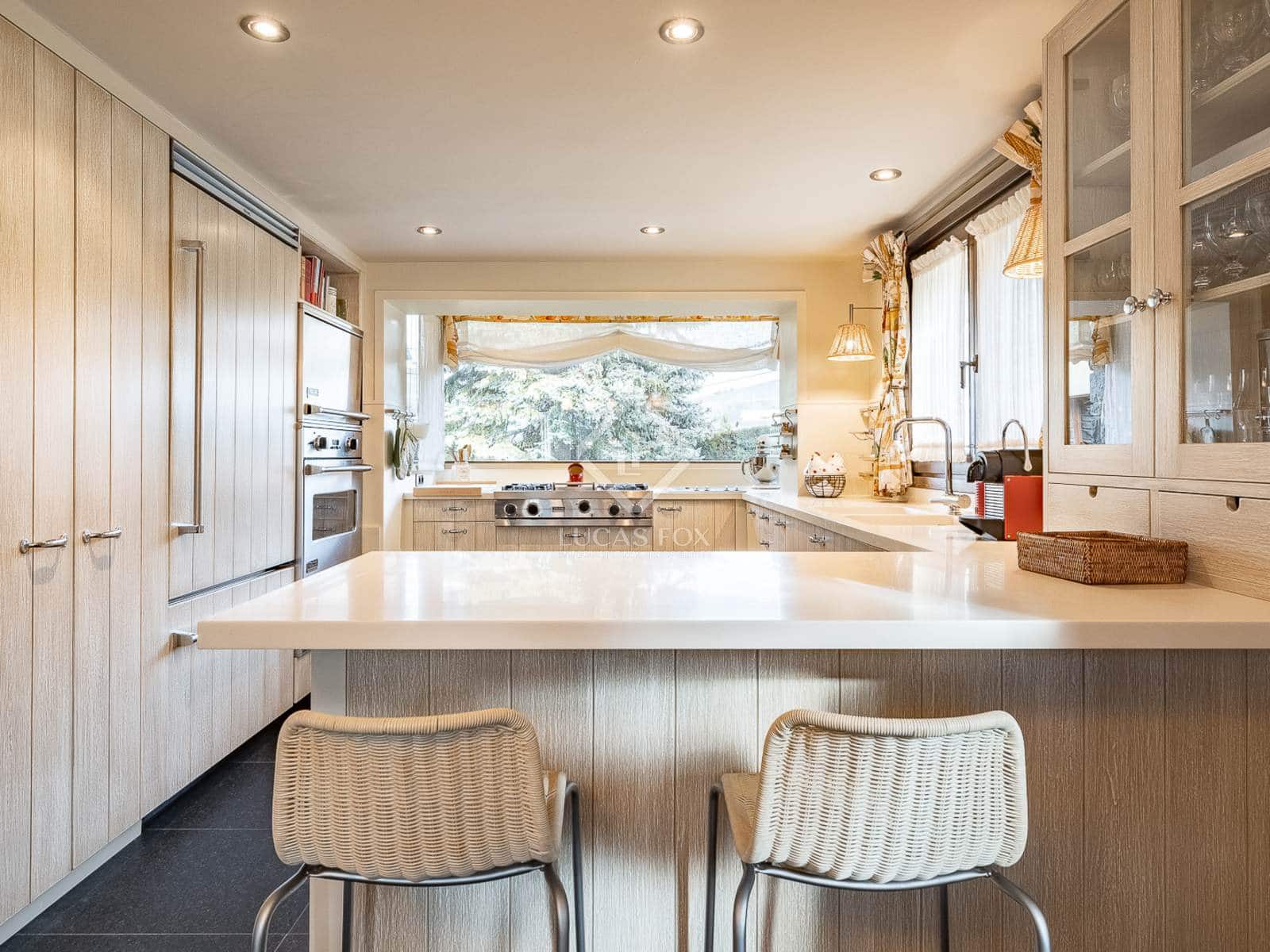 6 soveværelse Villa til salg i Alp med garage - € 860.000 (Ref: 8723410)