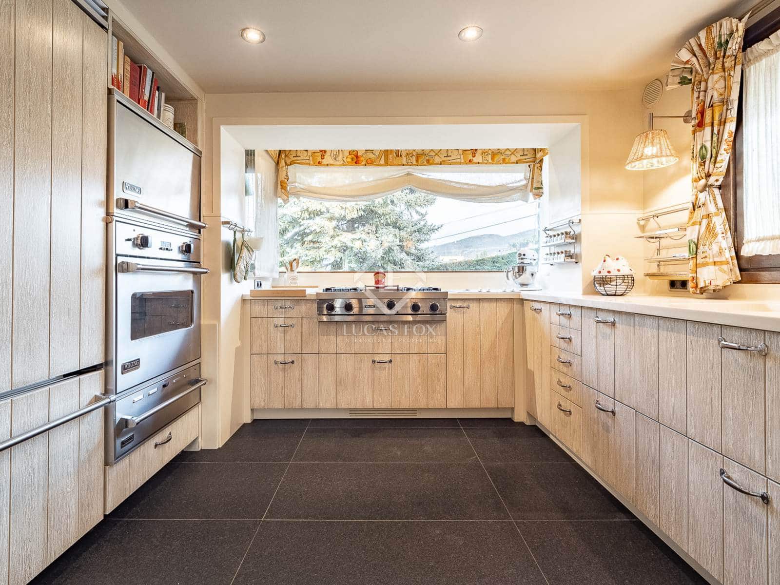 6 soveværelse Villa til salg i Alp med garage - € 860.000 (Ref: 8723410)