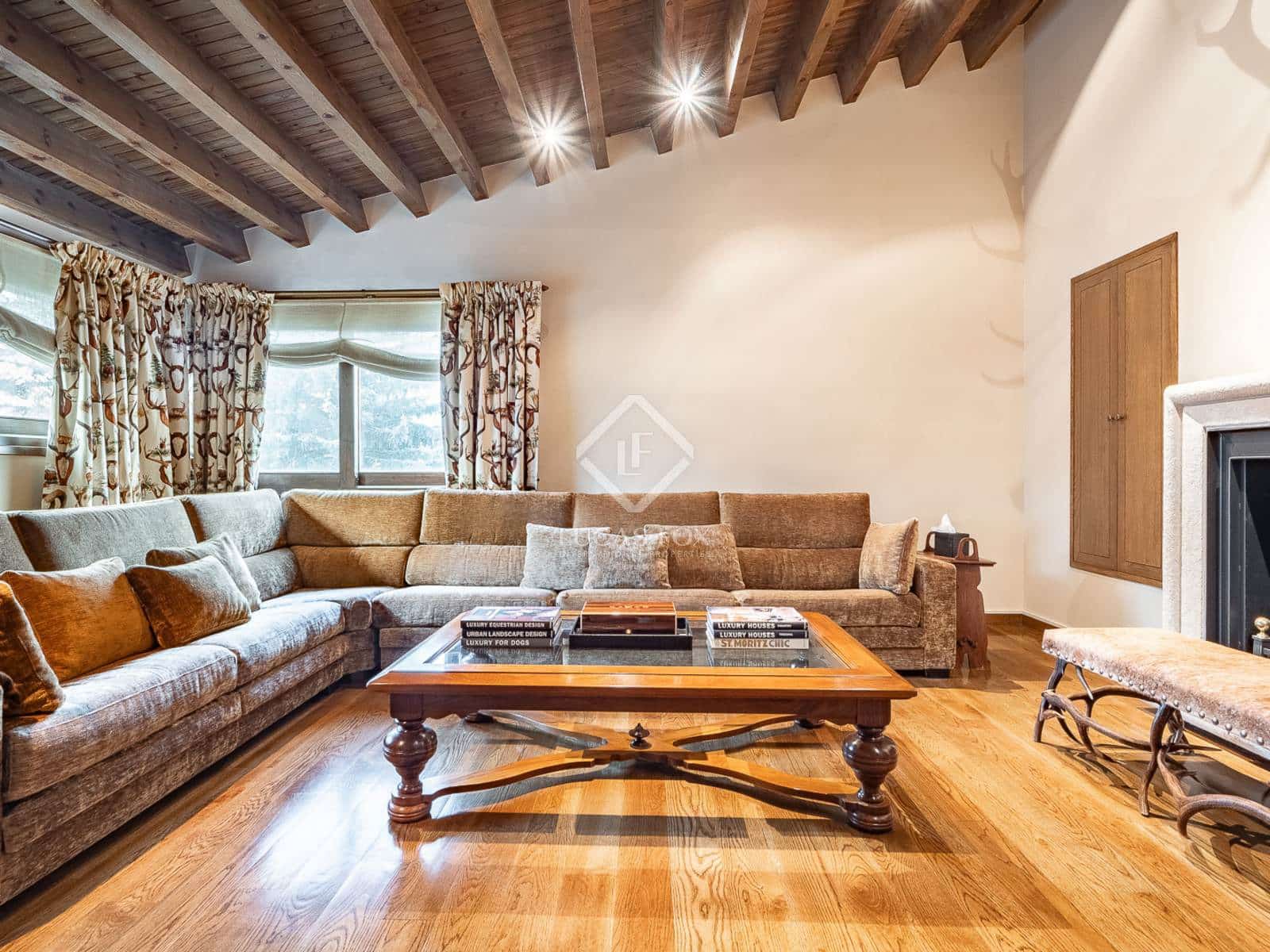 6 soveværelse Villa til salg i Alp med garage - € 860.000 (Ref: 8723410)