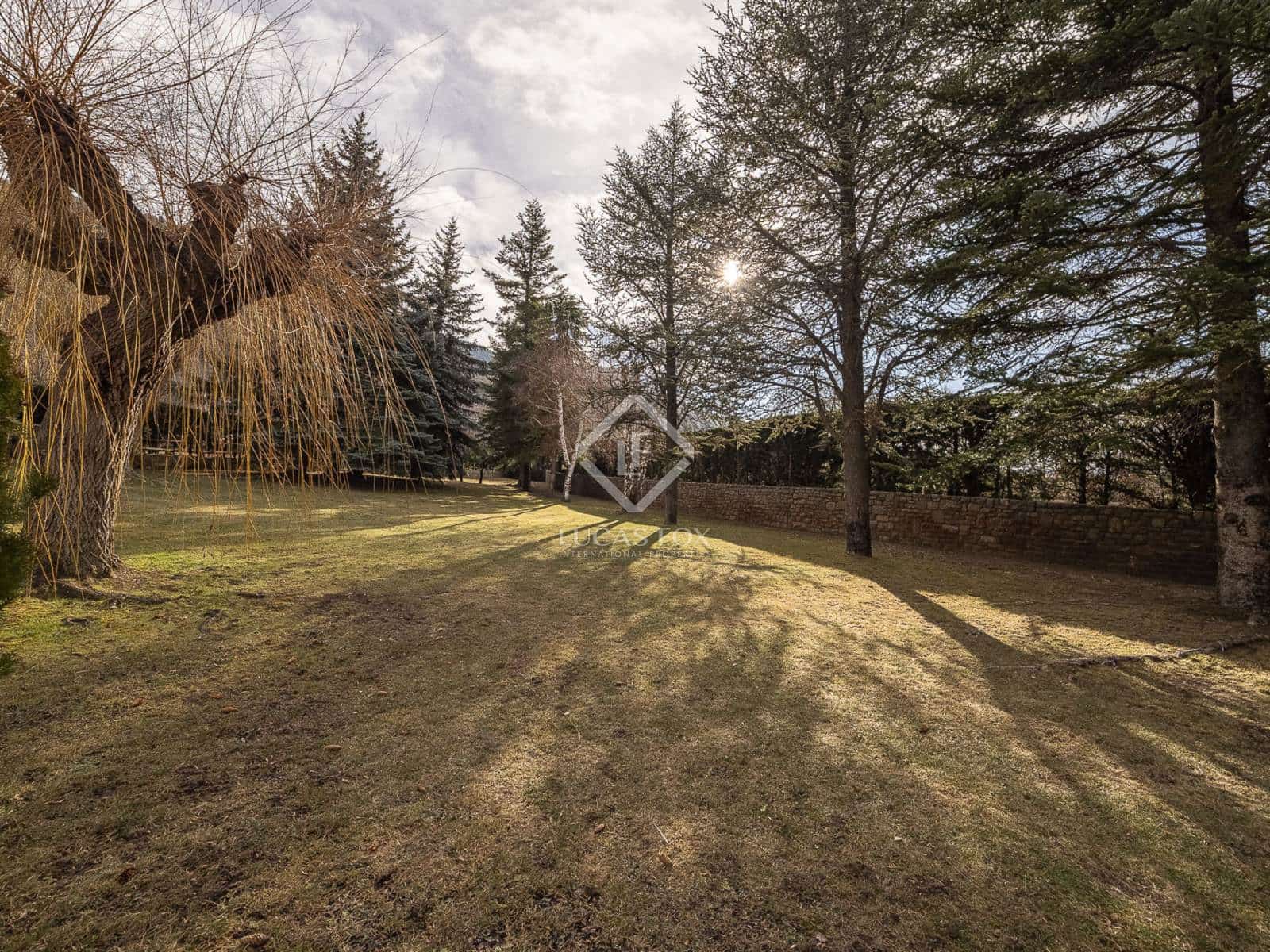 6 soveværelse Villa til salg i Alp med garage - € 860.000 (Ref: 8723410)