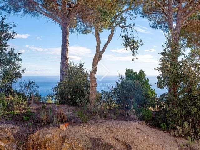 5 makuuhuone Huvila myytävänä paikassa Lloret de Mar mukana uima-altaan 
autotalli - 800 000 € (Ref: 8726684)