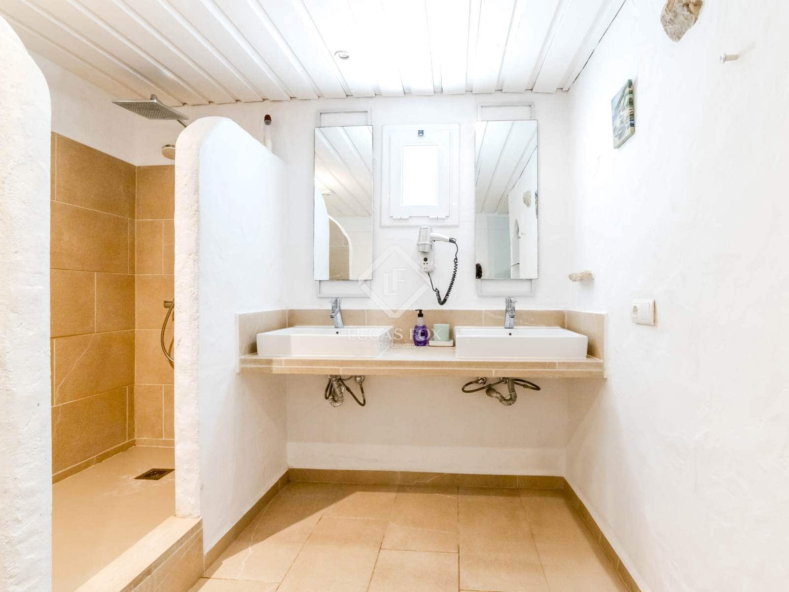 9 soverom Finca/Herregård til salgs i Canyelles med svømmebasseng garasje - € 2 750 000 (Ref: 8734685)