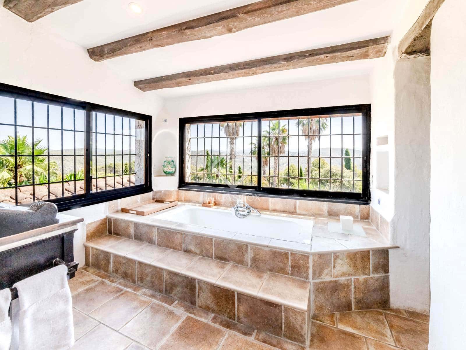 9 soverom Finca/Herregård til salgs i Canyelles med svømmebasseng garasje - € 2 750 000 (Ref: 8734685)