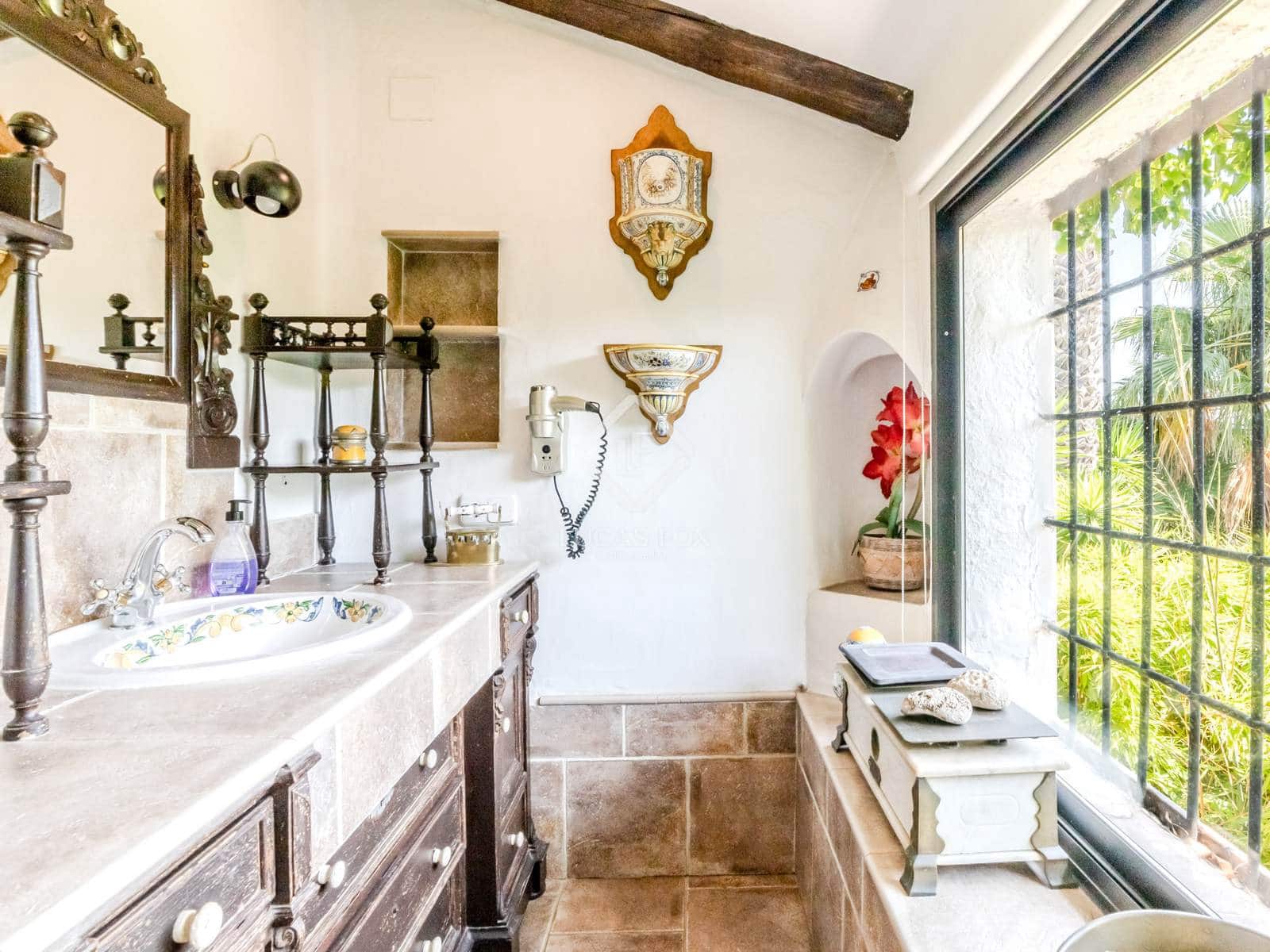 9 soverom Finca/Herregård til salgs i Canyelles med svømmebasseng garasje - € 2 750 000 (Ref: 8734685)