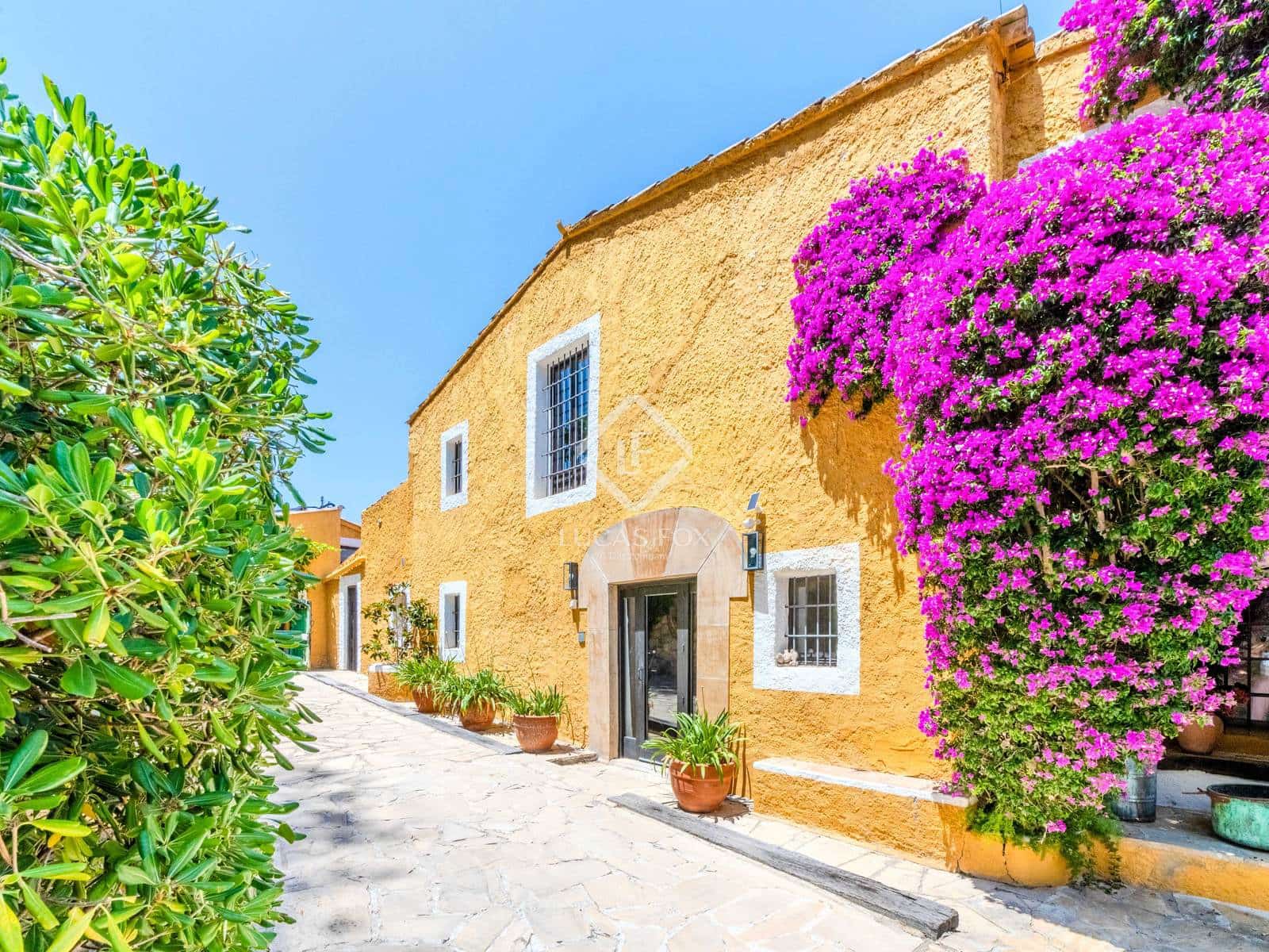 9 soverom Finca/Herregård til salgs i Canyelles med svømmebasseng garasje - € 2 750 000 (Ref: 8734685)