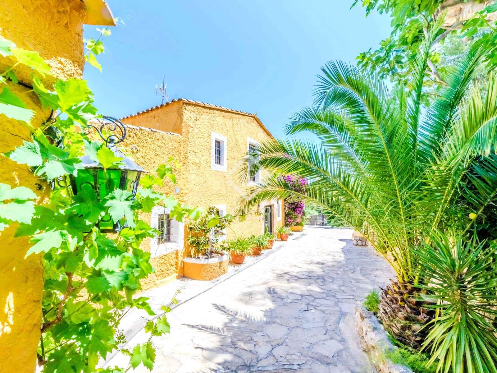 9 soverom Finca/Herregård til salgs i Canyelles med svømmebasseng garasje - € 2 750 000 (Ref: 8734685)