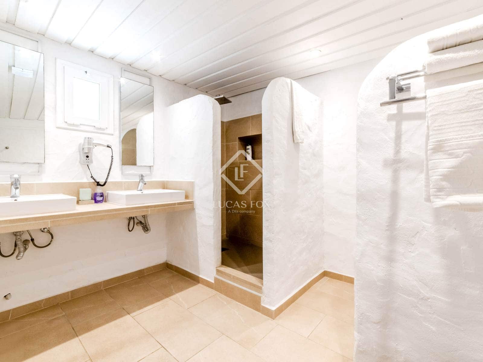 9 soverom Finca/Herregård til salgs i Canyelles med svømmebasseng garasje - € 2 750 000 (Ref: 8734685)